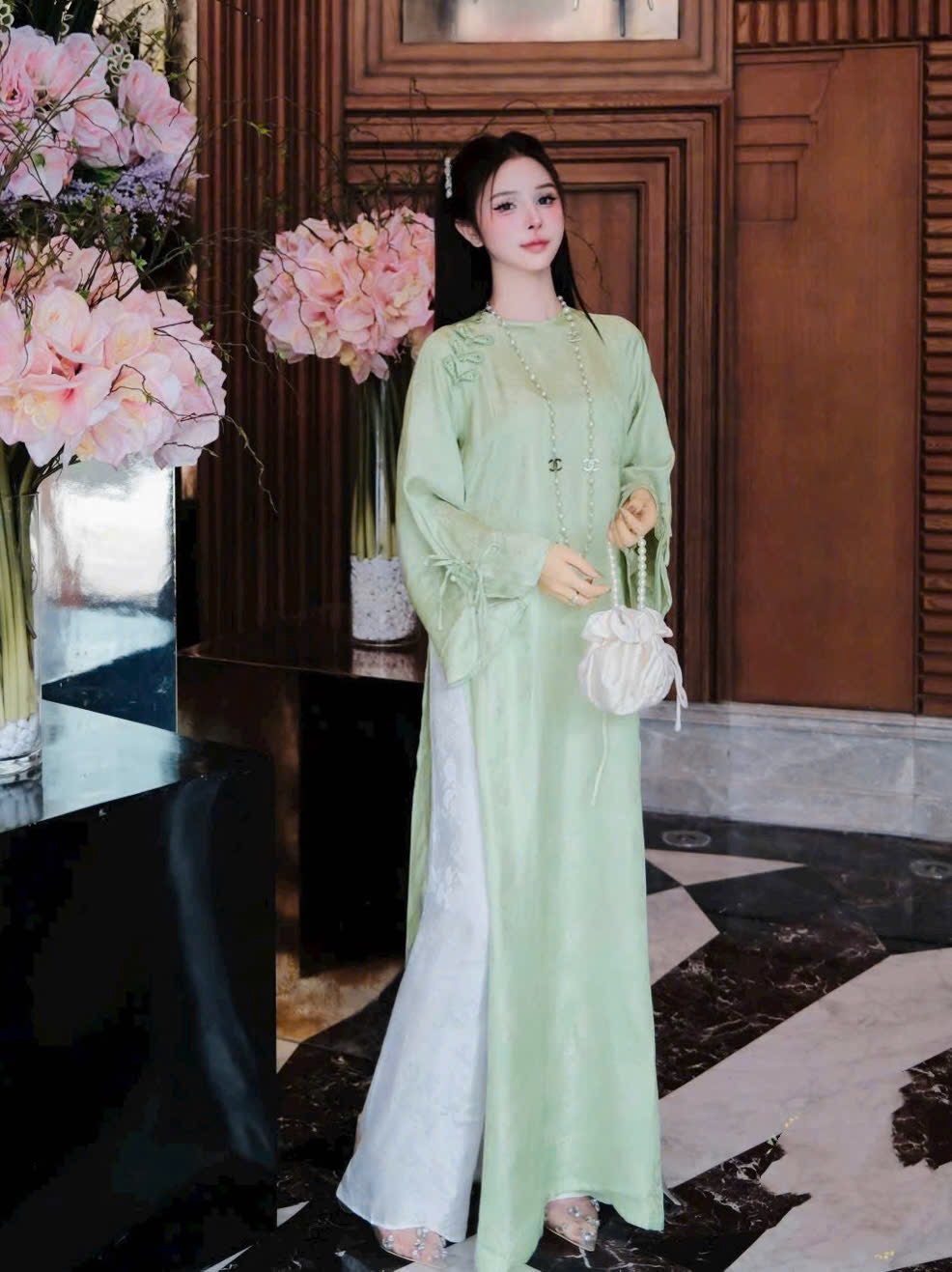 Áo dài tơ tằm cổ tròn  xẻ tay khuy tết
