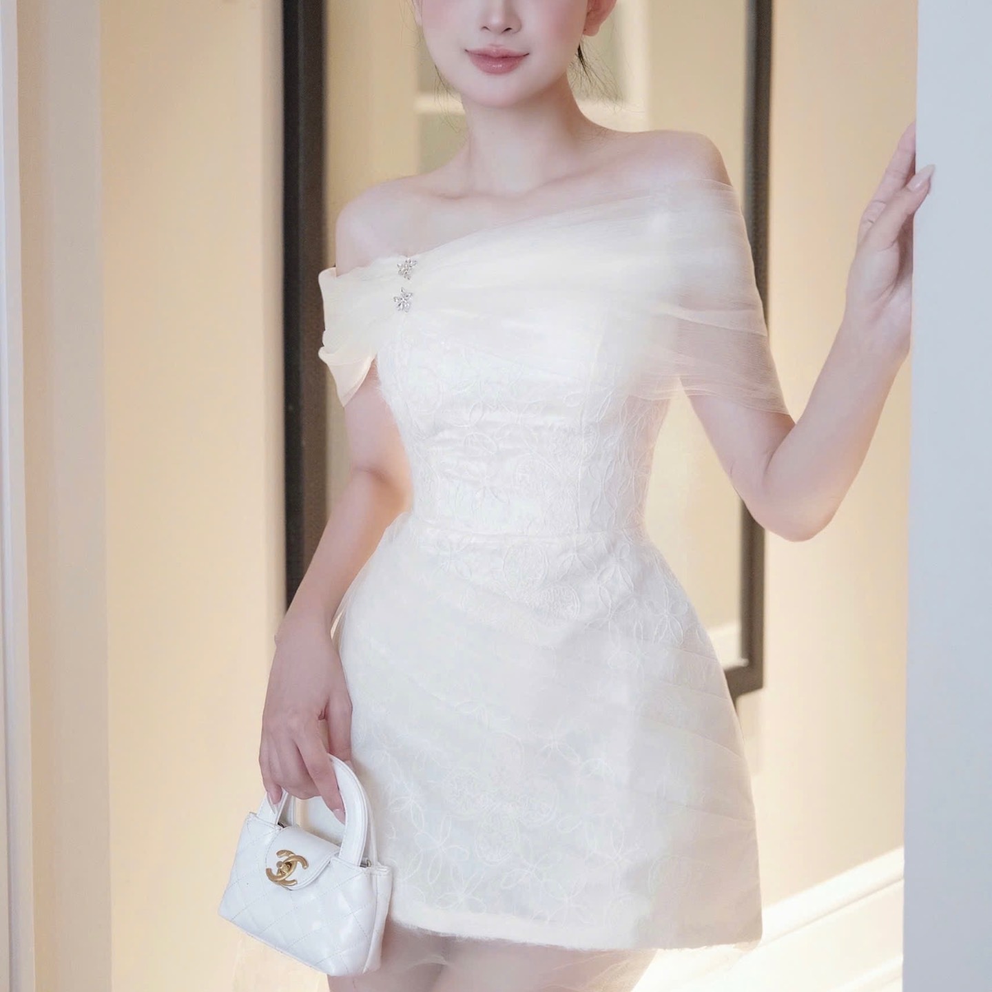 Đầm trễ vai phối voan chữ A phối ren lông