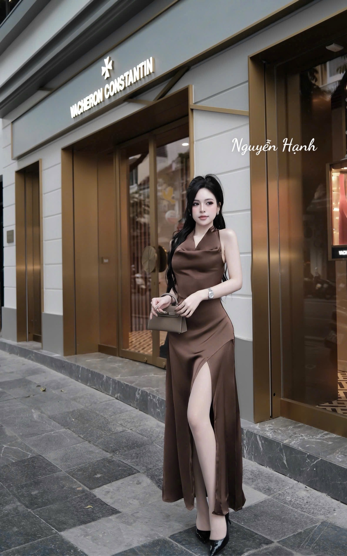 Đầm cột nơ cổ lụa xẻ tà