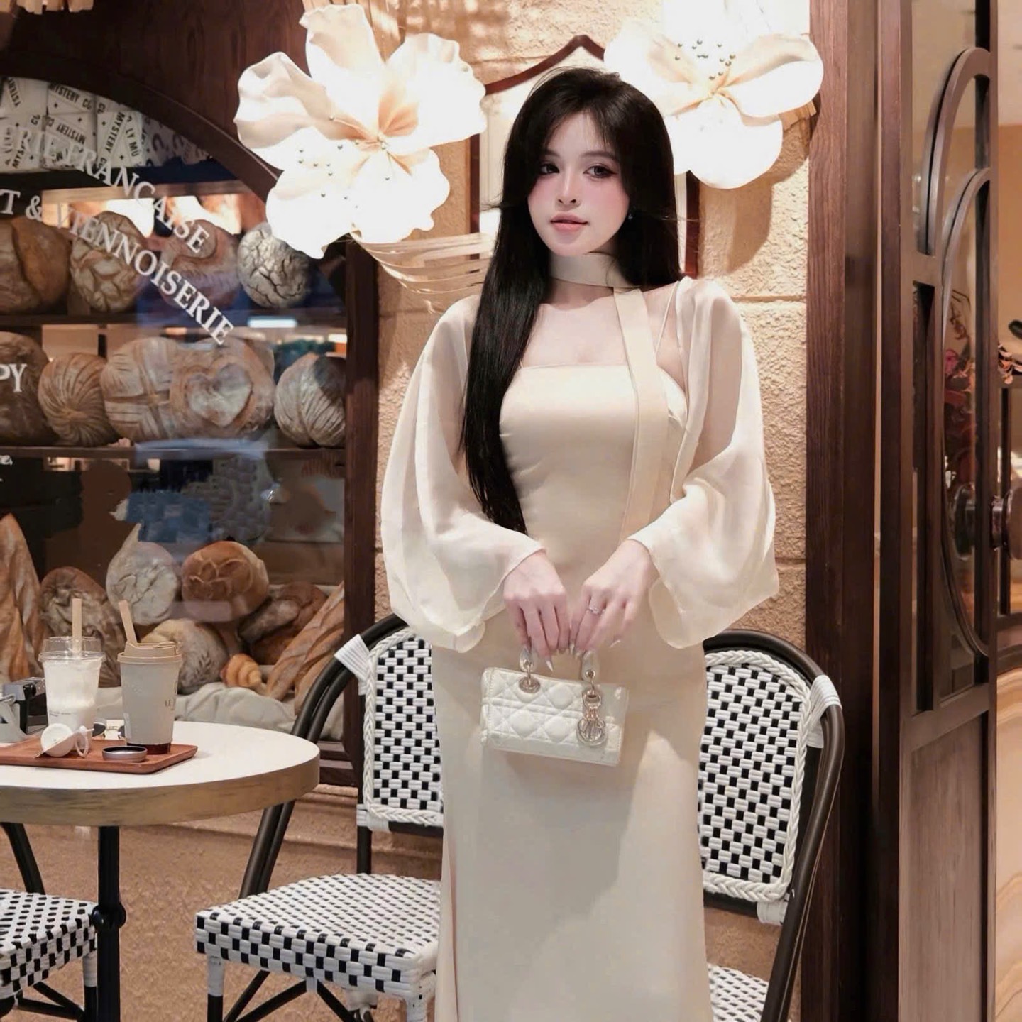 Đầm thiết kế lụa kèm khăn choàng và dây lụa