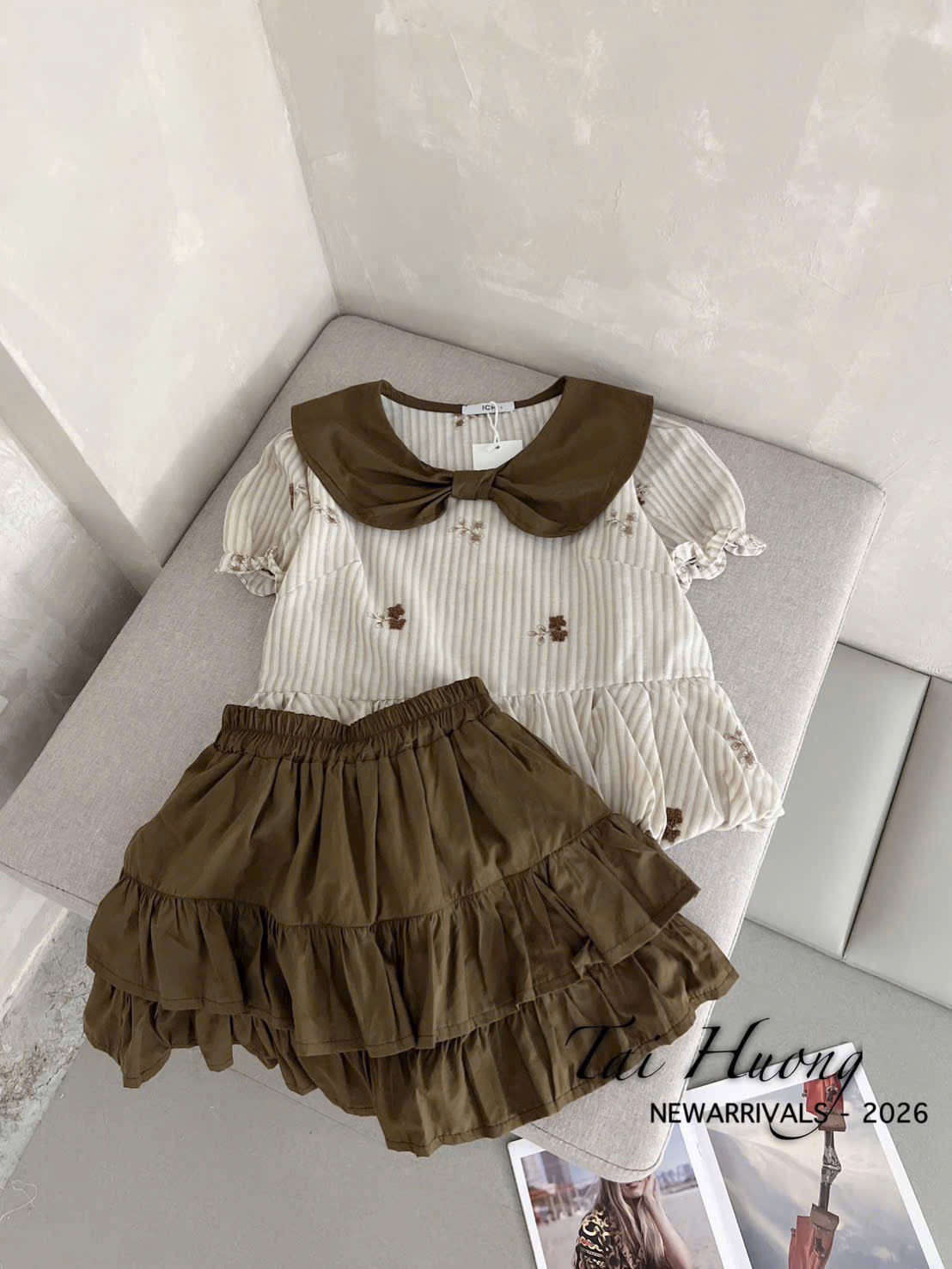 Set kiểu áo babydoll cổ sen hoạ tiết hoa thêu nổi