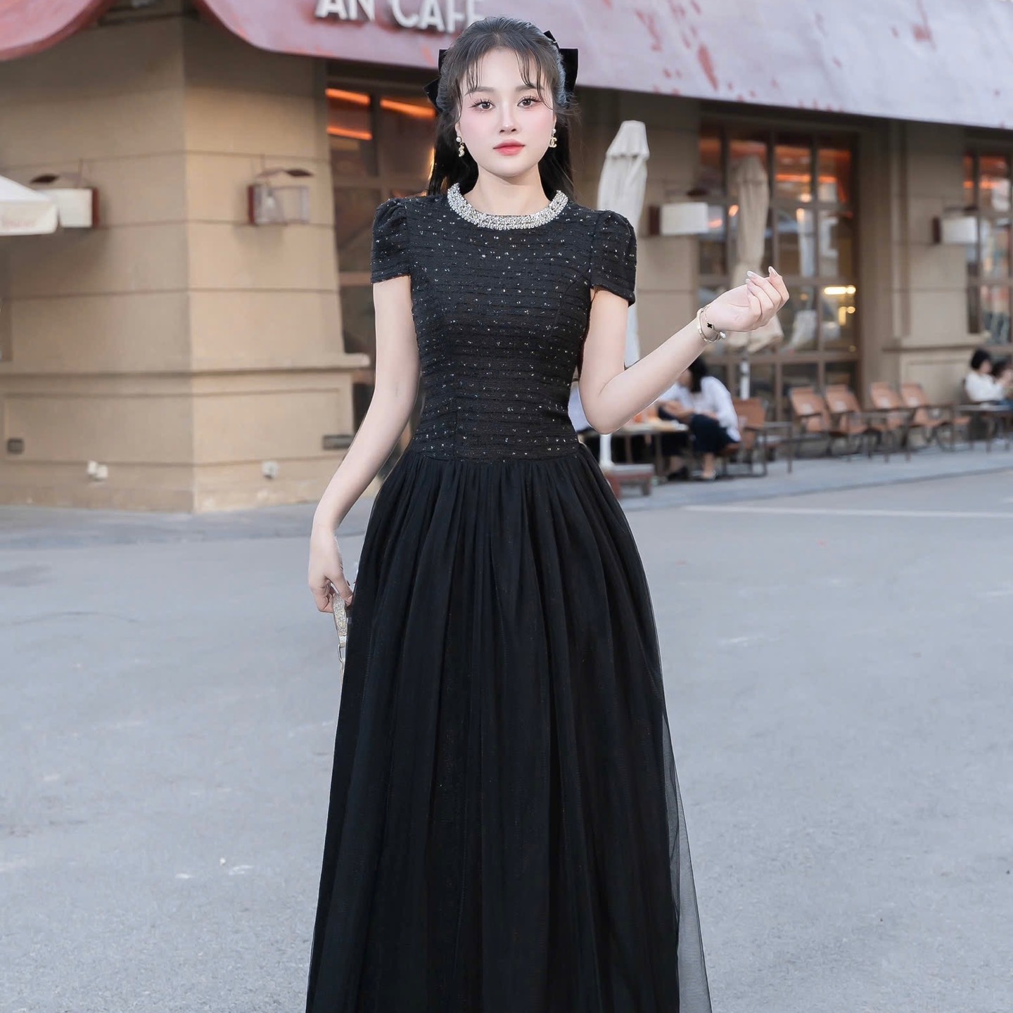 Đầm thiết kế dạ cổ tròn đính đá dáng dài phối tơ
