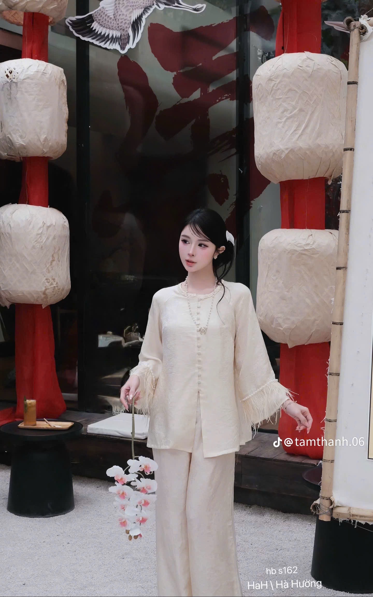 Đồ lam lụa cổ áo thắt bím 
cổ tay sợi tua
