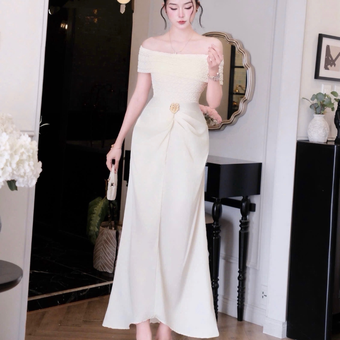 Đầm thiết kế trễ vai dáng dài nhấn eo đính đá
