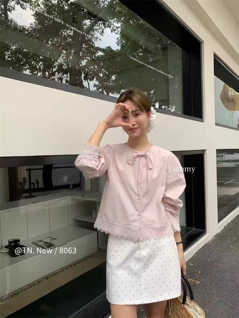 Áo kiểu  thô cổ tròn buộc nơ ren gấu chân áo