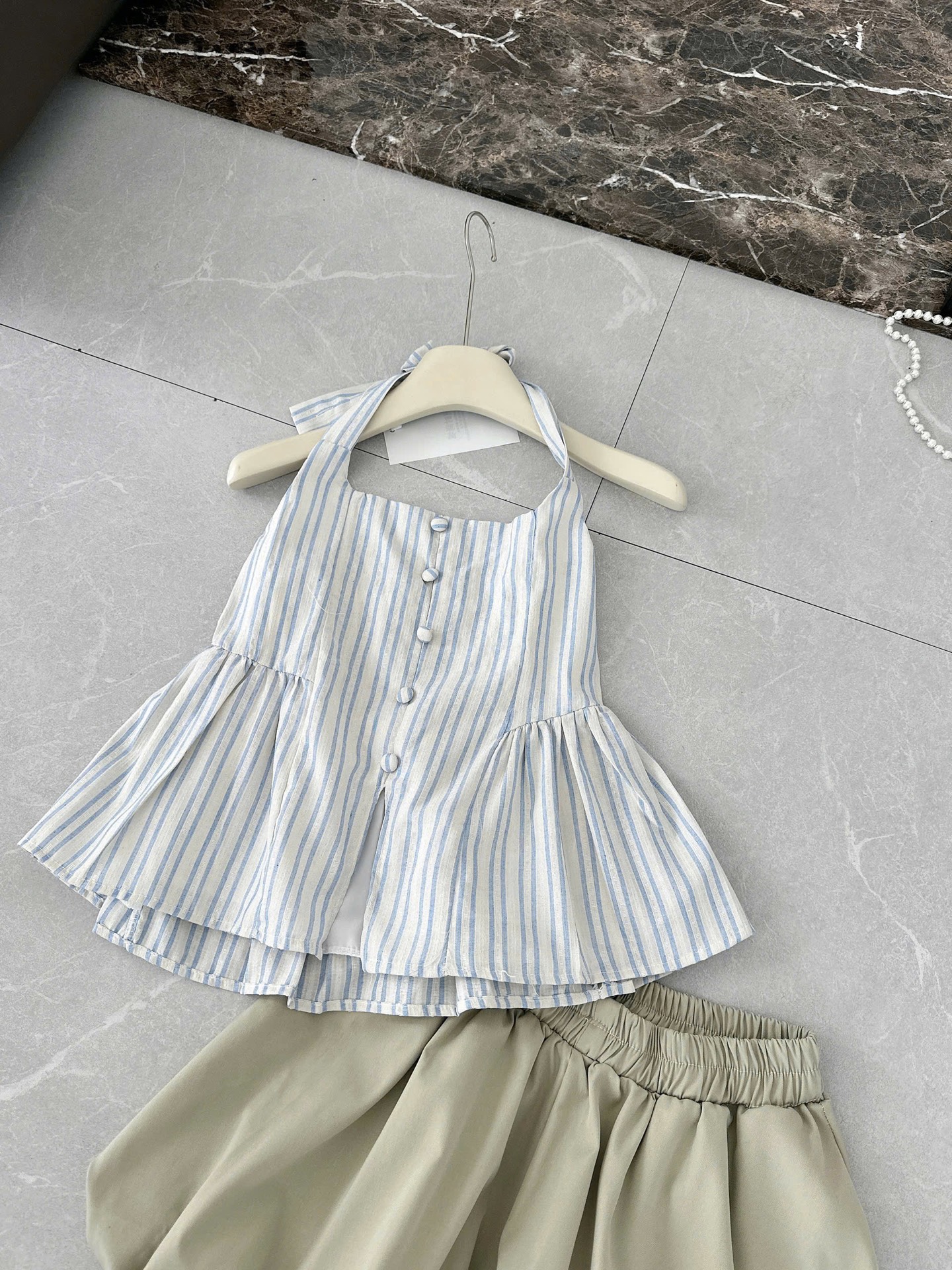Set áo kẻ 2 dây quần bí ngắn phồng