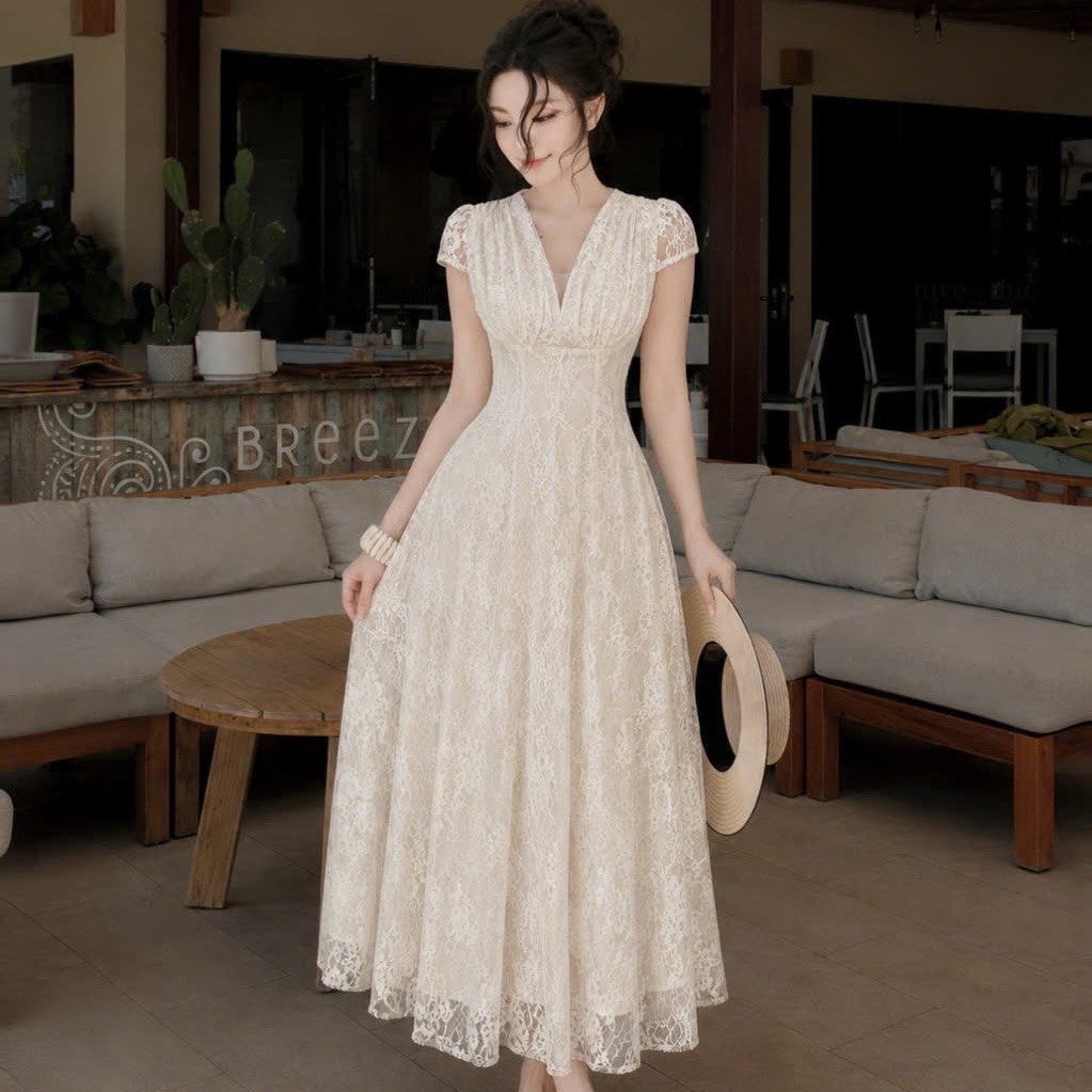 Đầm thiết kế hở lưng ren dáng dài