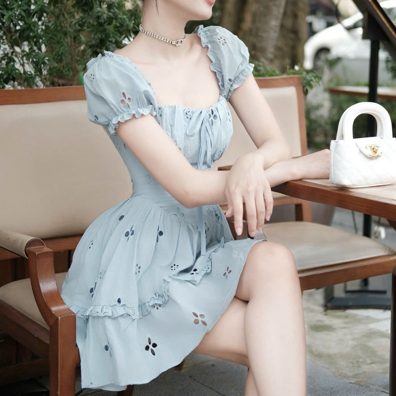 Đầm vải tay nhúng cổ vuông xoè nhẹ 2 tầng dáng ngắn ôm ngực 2 màu xanh biển / kem