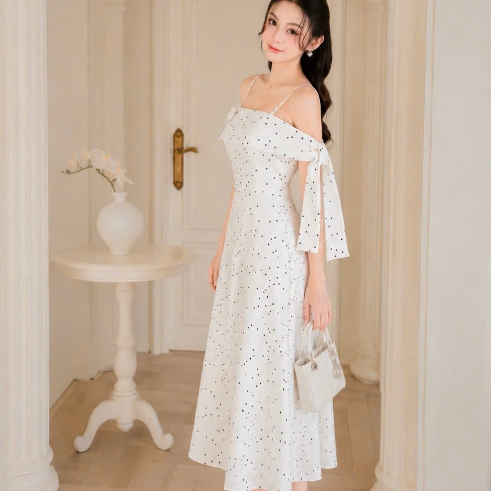 Đầm thiết kế 2 dây trễ vai nơ bên vai chấm bi