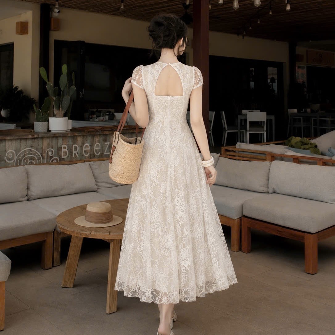 Đầm thiết kế hở lưng ren dáng dài