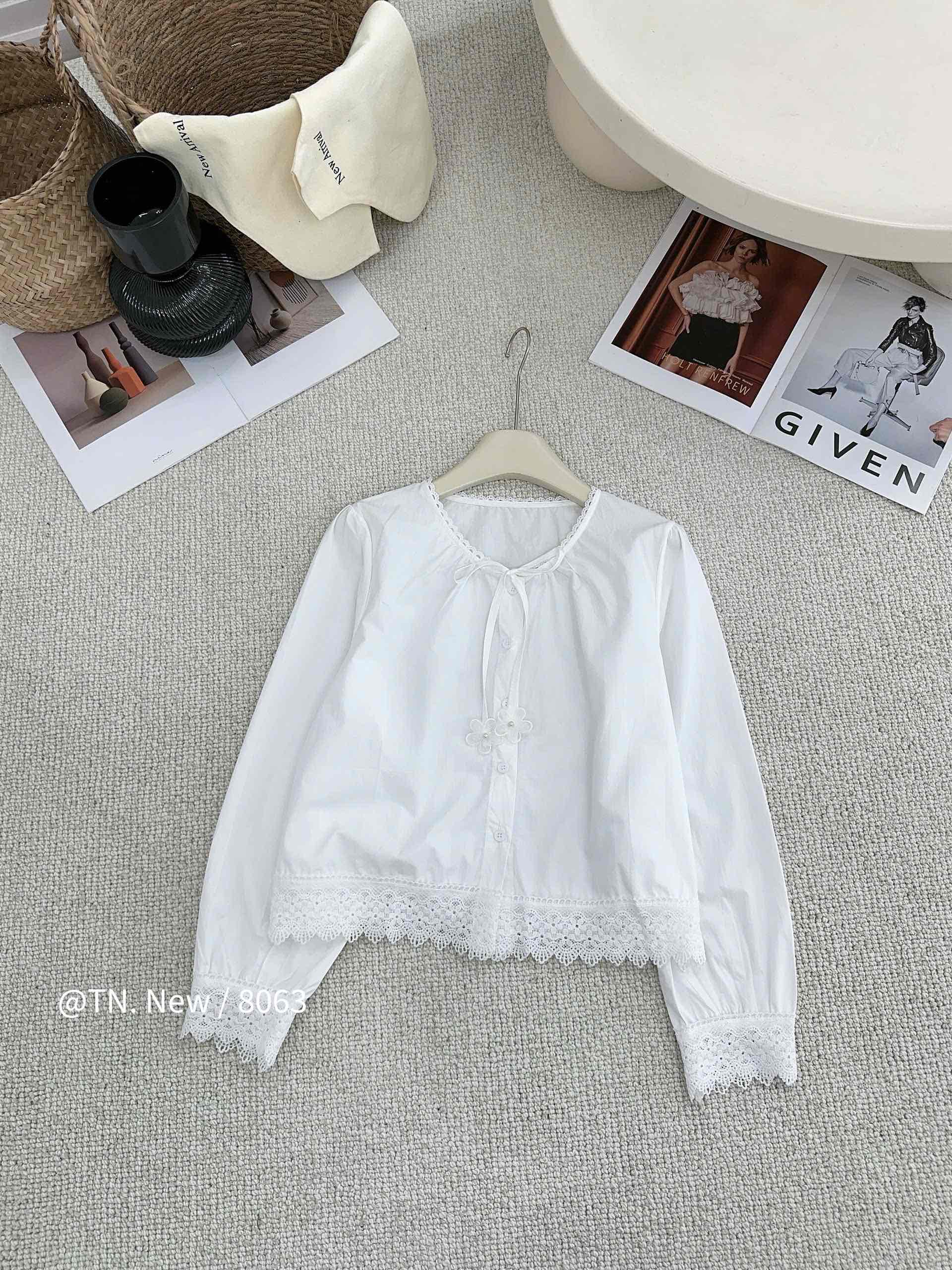 Áo kiểu  thô cổ tròn buộc nơ ren gấu chân áo