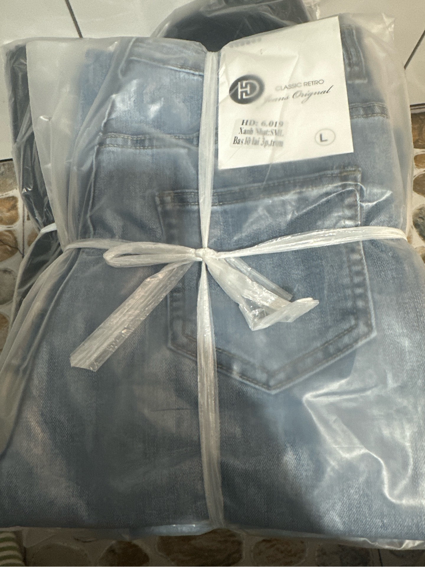 J57 jean xanh nhạt bas lỡ lai 3p trơn 6019