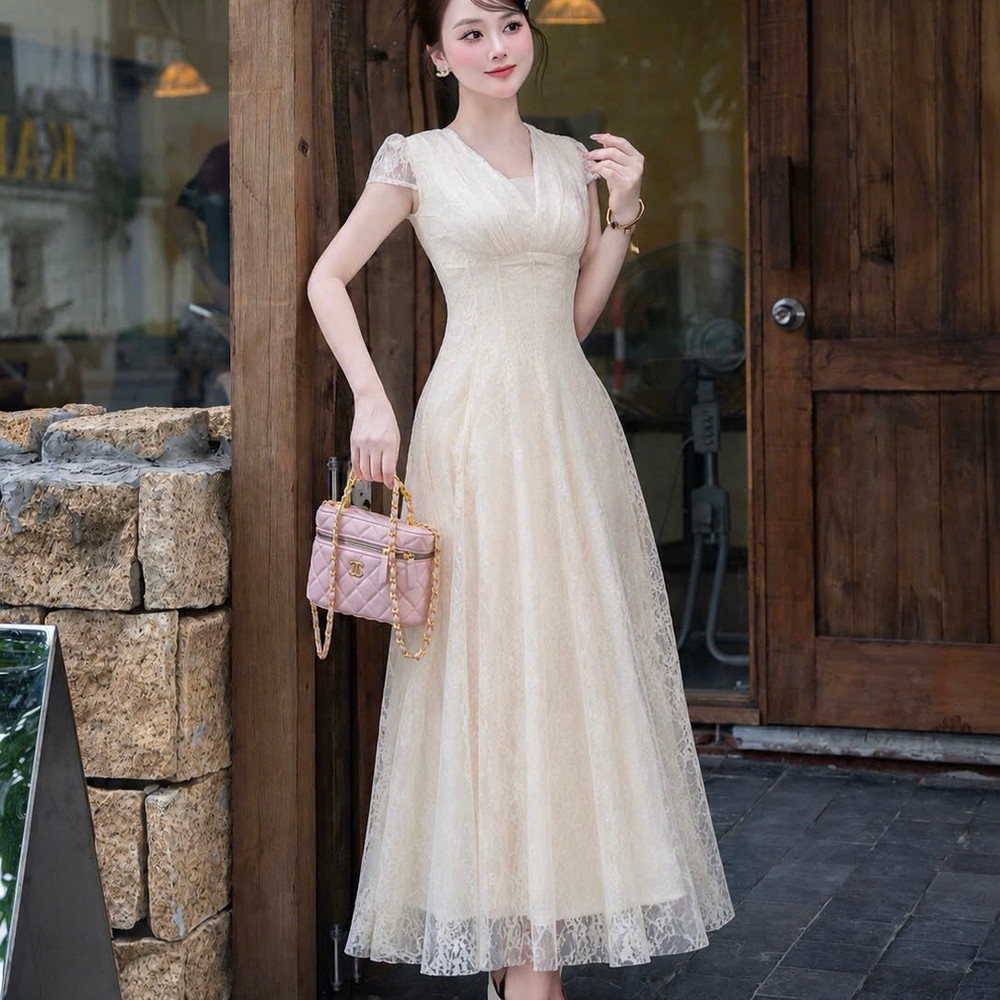 Đầm thiết kế cổ V ren nút sau lưng