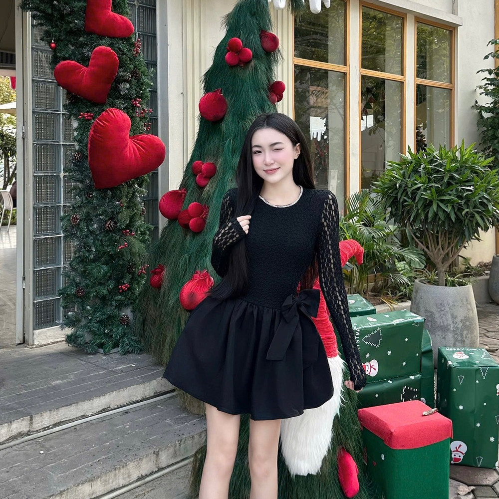 Đầm thiết kế tay dài cổ tròn chân bồng sang chảnh