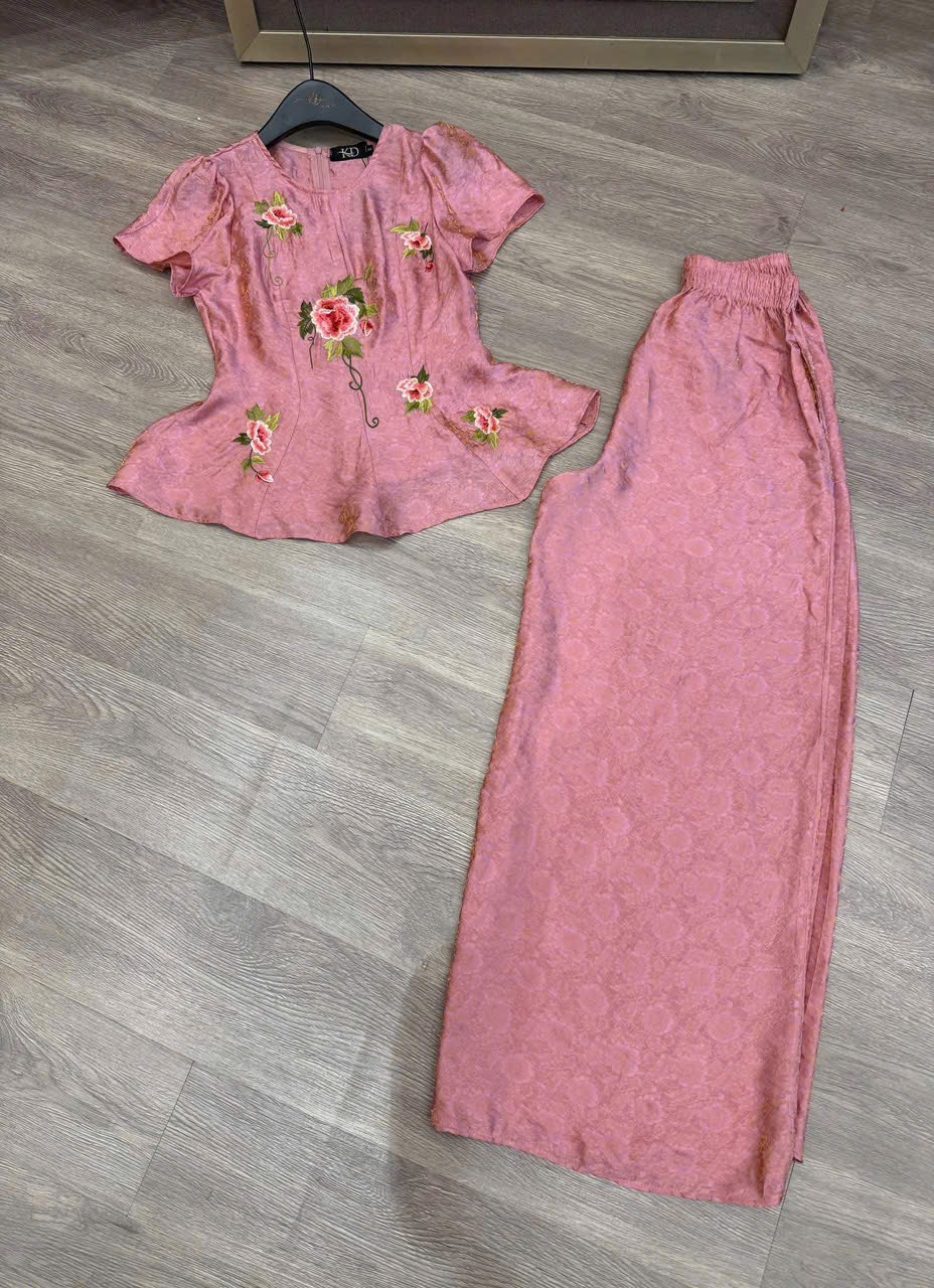 Set đồ lam lụa tơ tằm thêu hoa hồng áo tay cộc