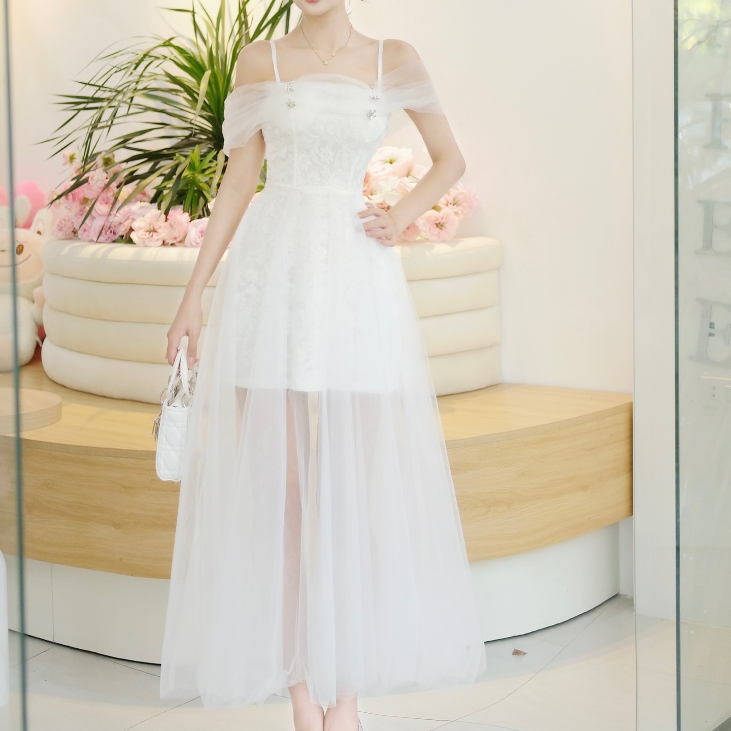 Đầm thiết kế trễ vai dáng dài phối voan chữ A sang trọng đi tiệc