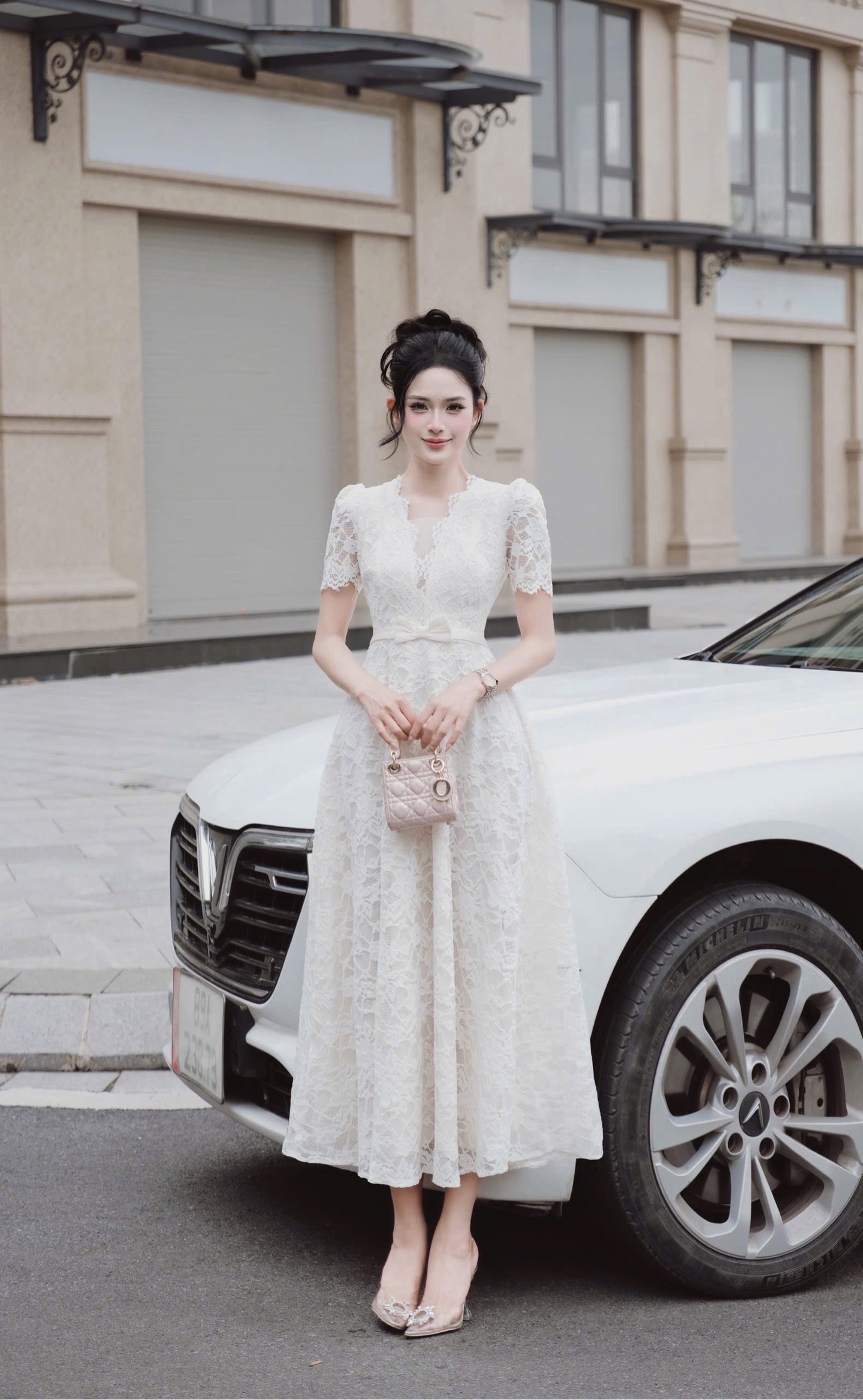 Đầm thiết kế cổ V ren thắt eo nơ cao cấp