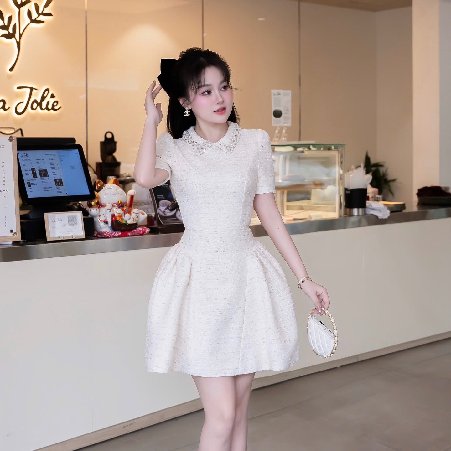 Đầm dạ cổ đá bồng xoè tay nhắn