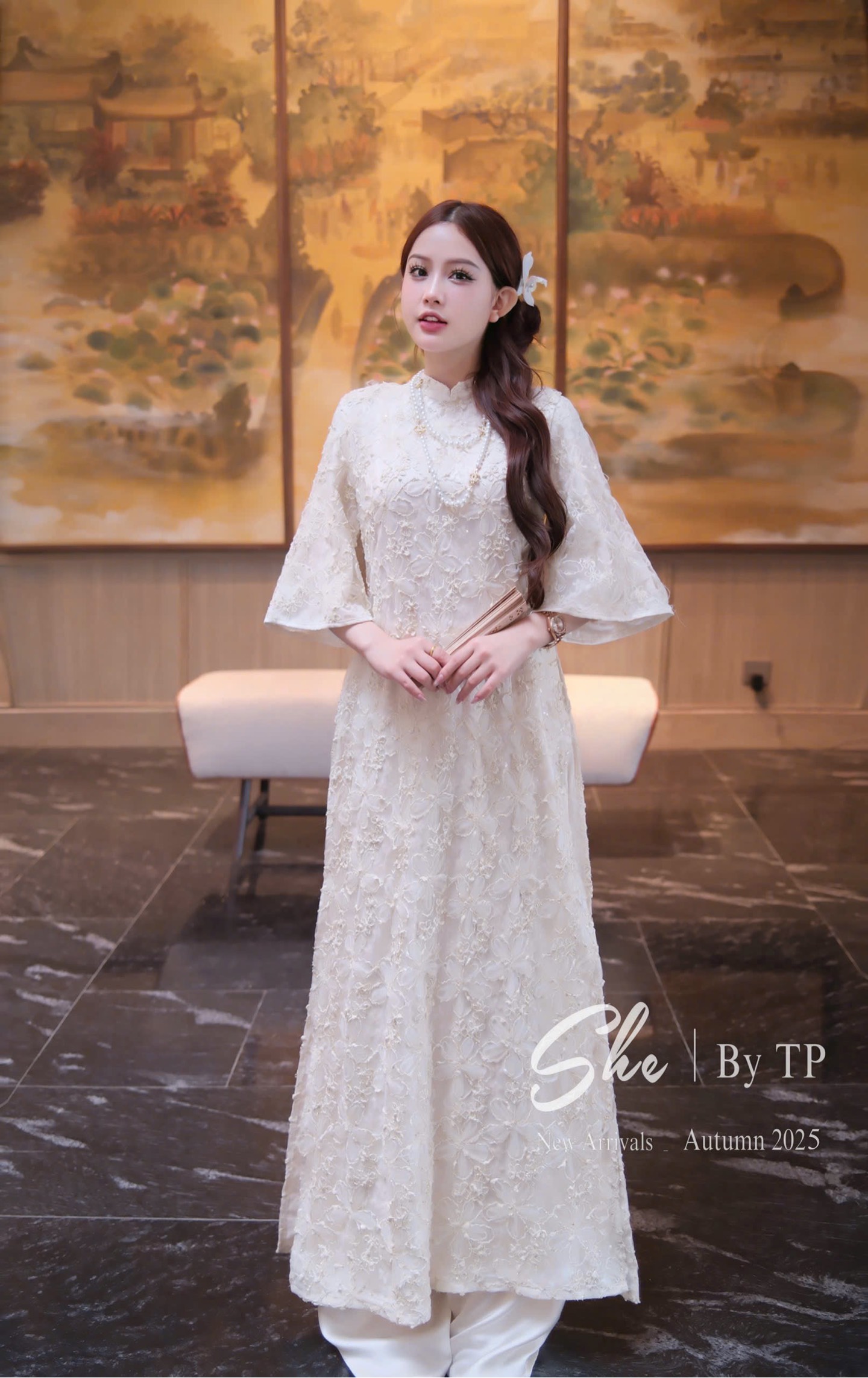 Áo dài ren kim sa thêu hoa