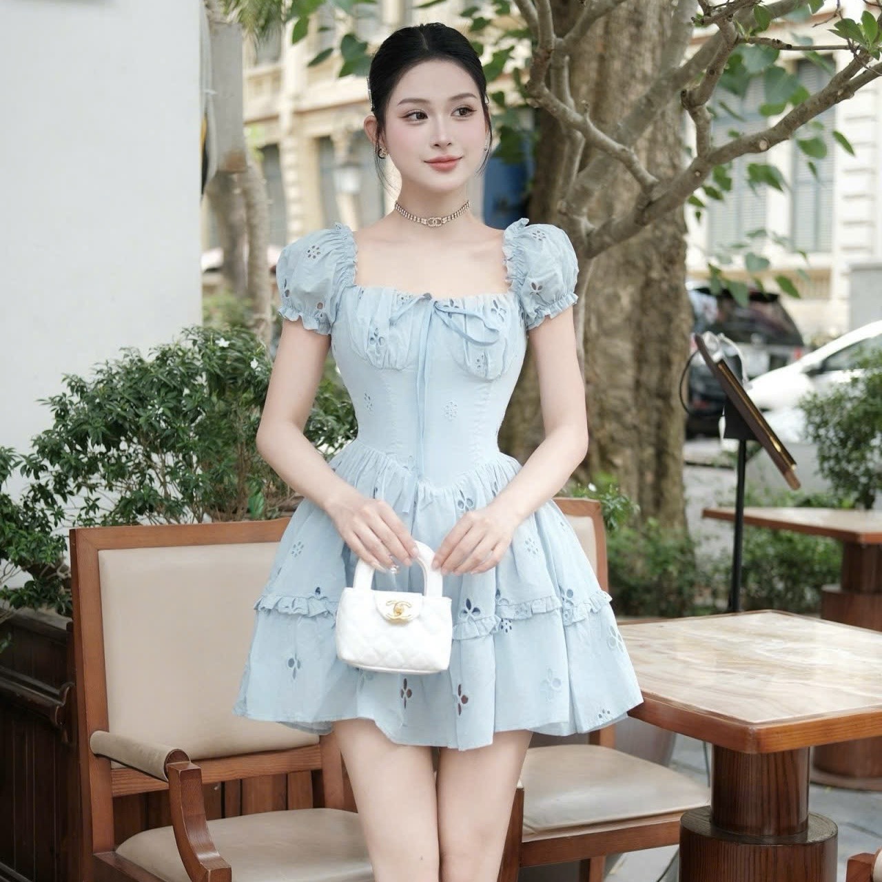 Đầm vải tay nhúng cổ vuông xoè nhẹ 2 tầng dáng ngắn ôm ngực 2 màu xanh biển / kem