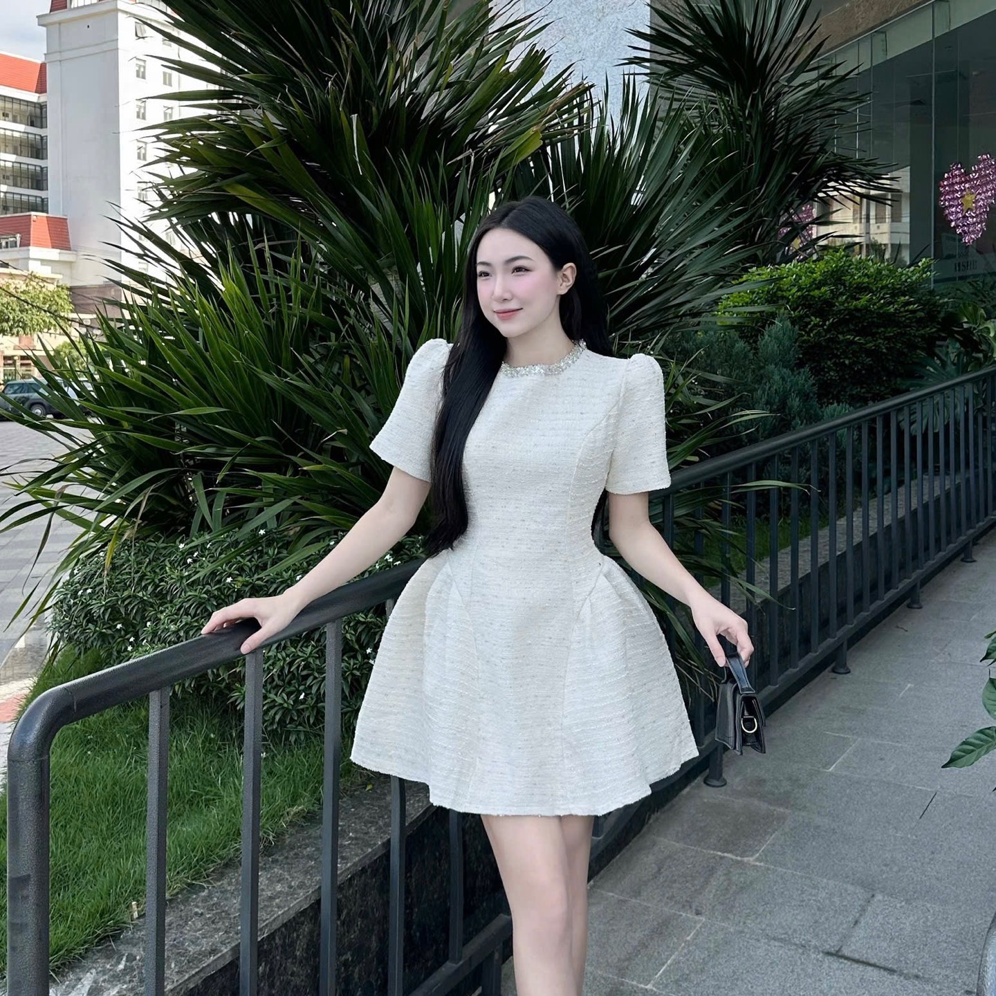 Đầm dạ cổ tròn xoè sang trọng dáng ngắn