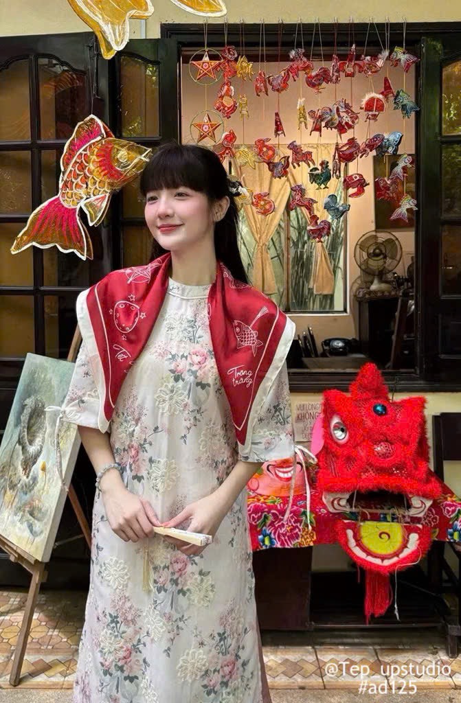 Áo dài nẹp sen