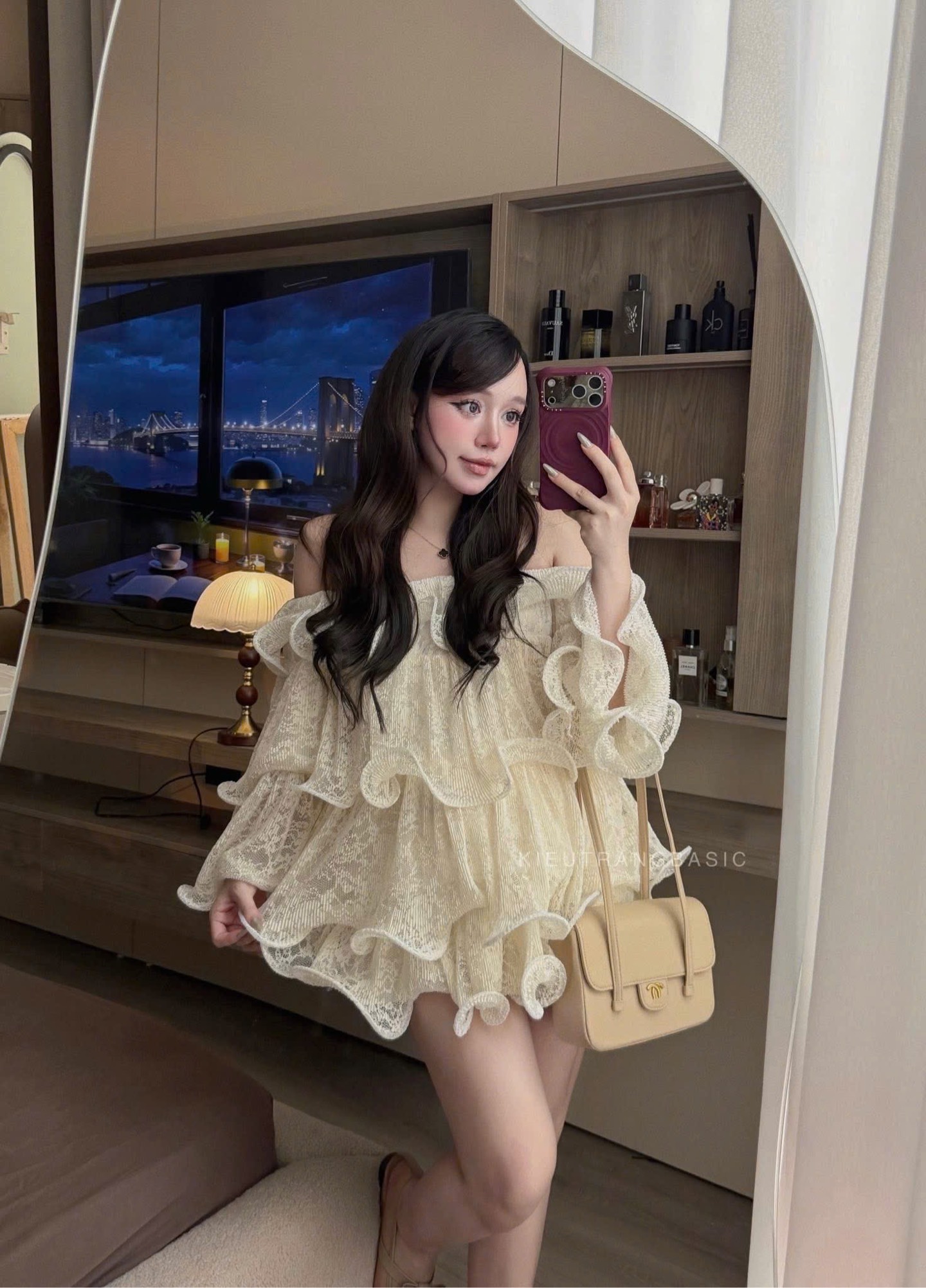 Set áo trễ vai ren sóng lớn kèm chân váy ngắn