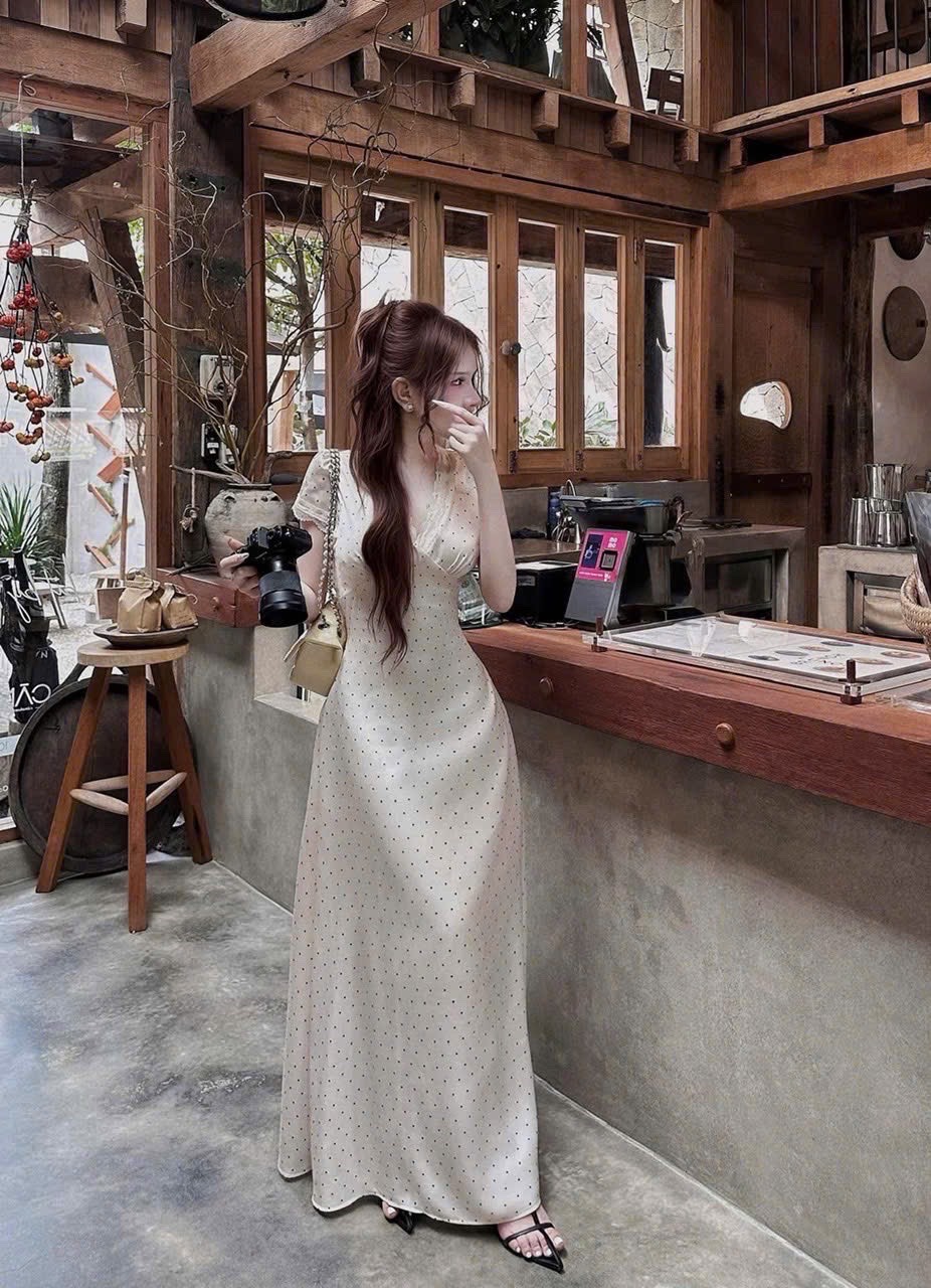 Đầm chấm bi dáng dài ren cổ