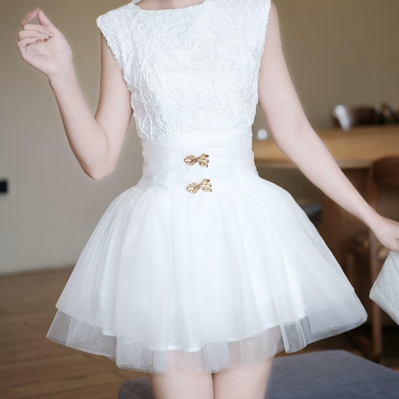 Đầm đi tiệc sát nách cổ tròn dáng ngắn xoè sang chảnh