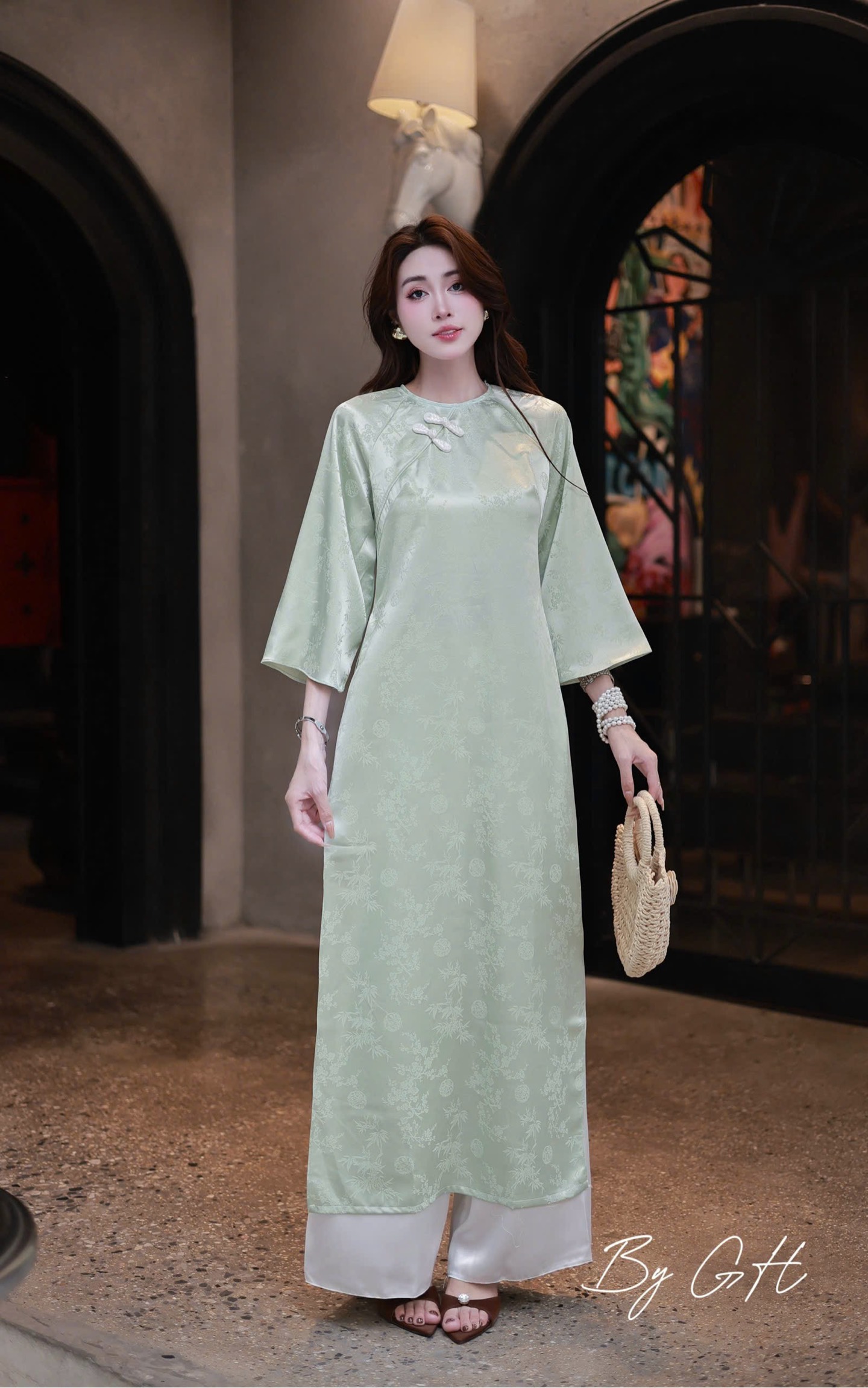 Áo dài gấm lá tre dáng xuông H