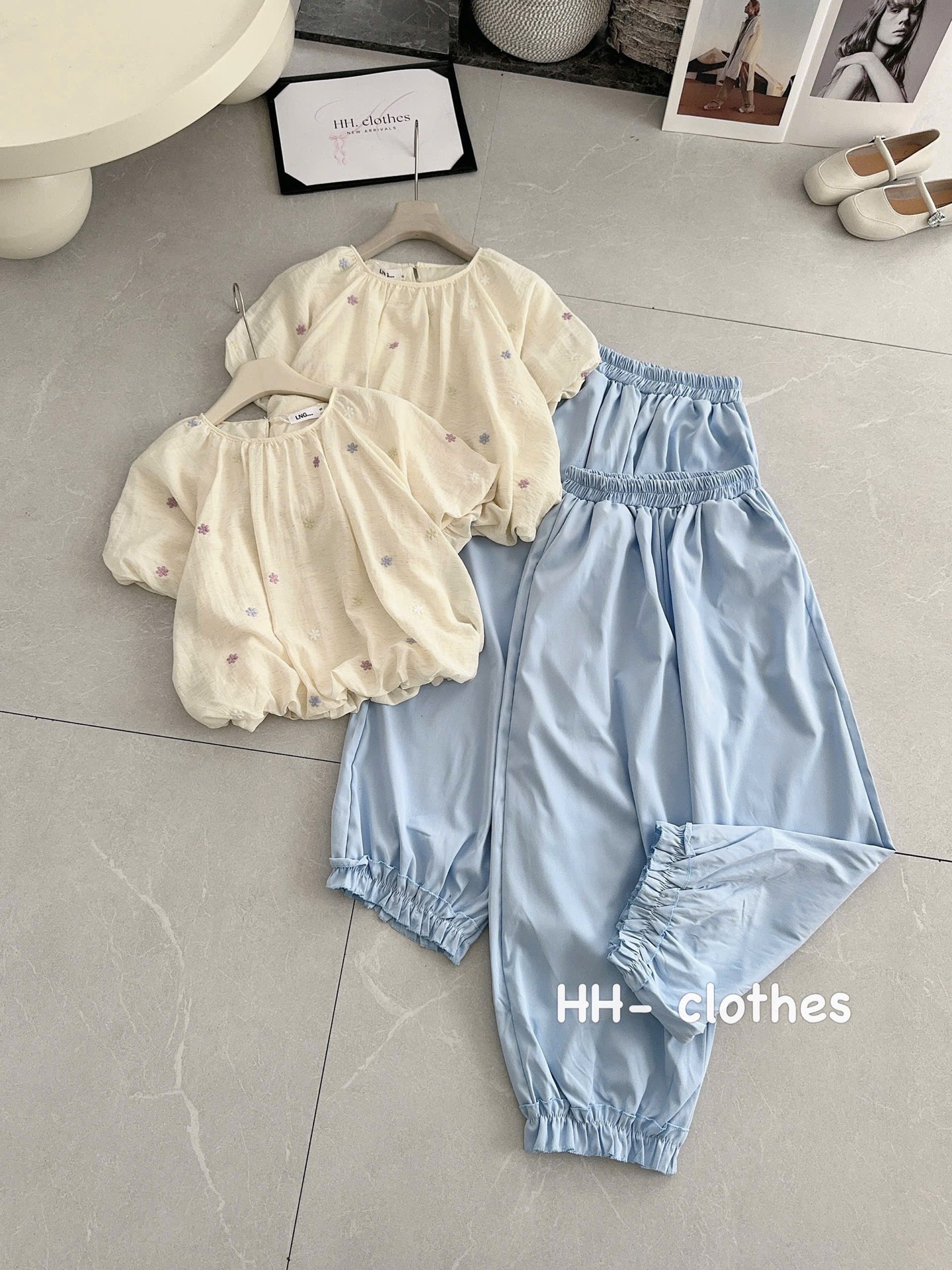 Set áo hoa nhí kèm quần suông bo ống
