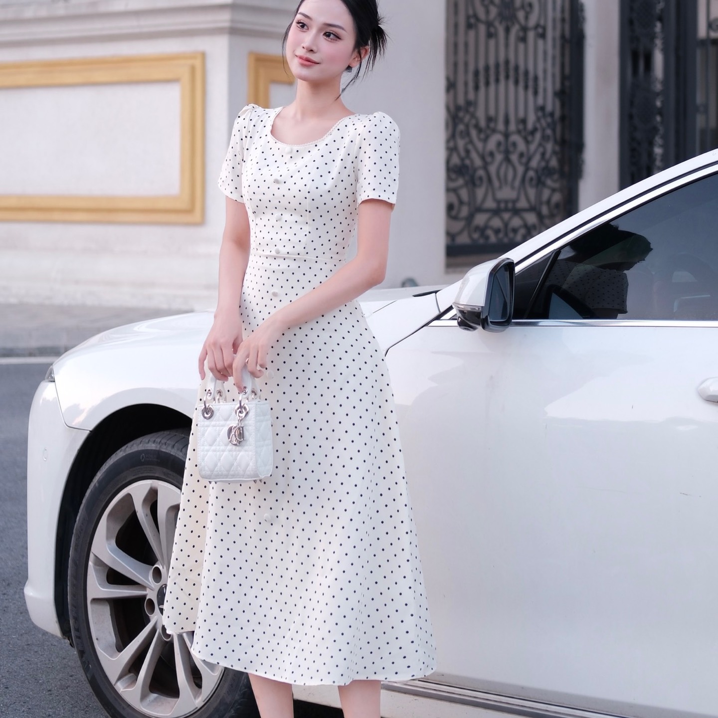 Đầm thiết kế chấm bi đen trắng cổ vuông dáng dài xoè nhẹ sang trọng đi tiệc