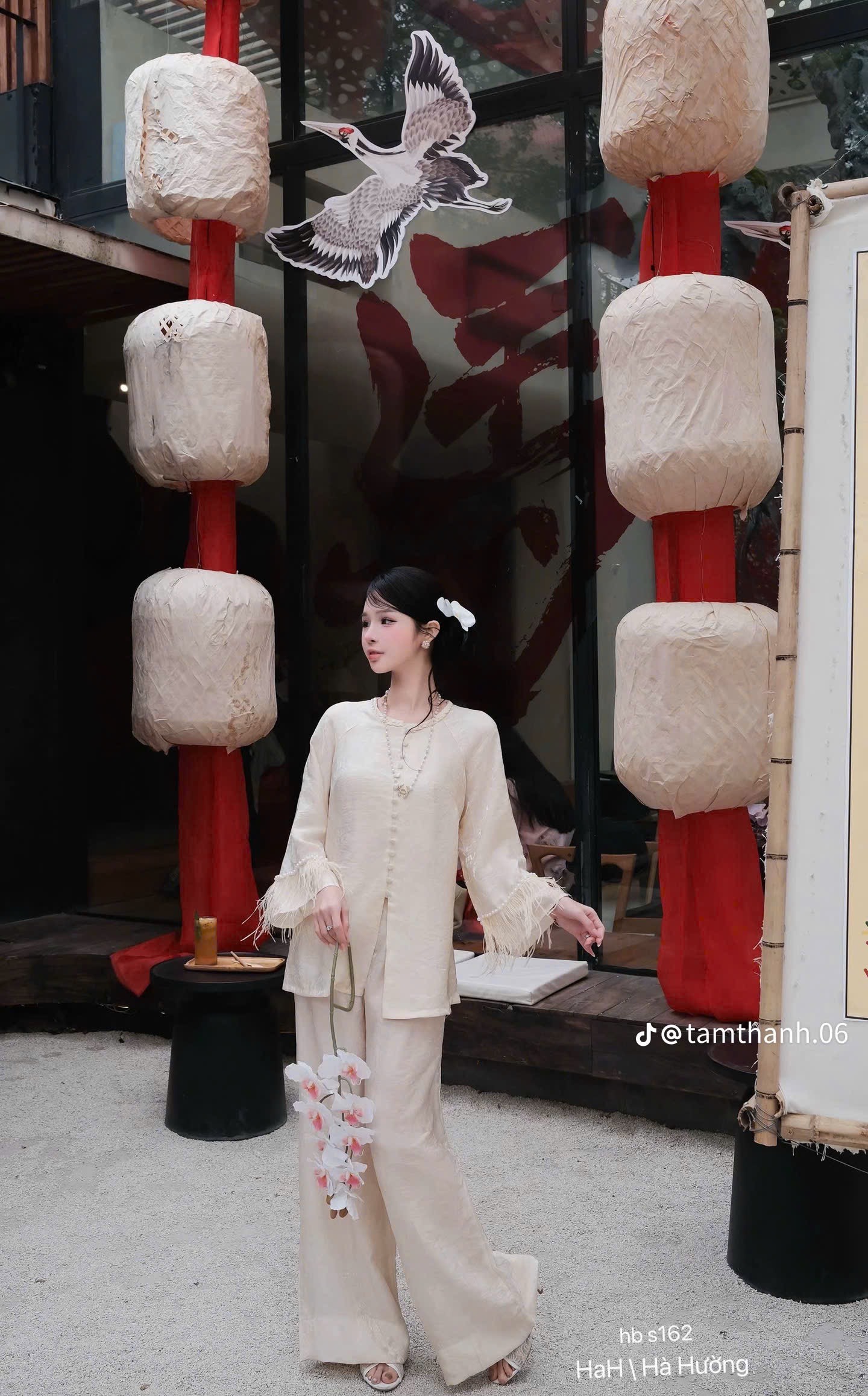 Đồ lam lụa cổ áo thắt bím 
cổ tay sợi tua