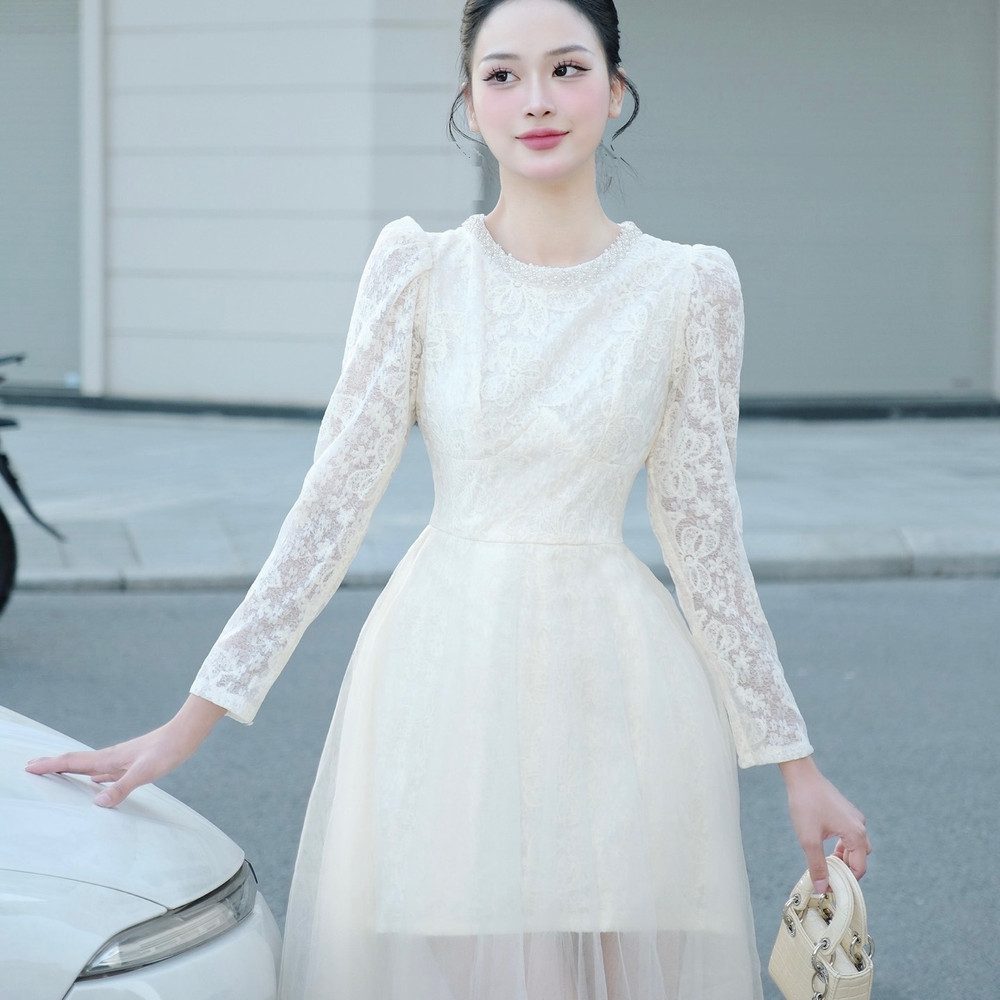 Đầm thiết kế cổ tròn đính ngọc chân voan tay dài