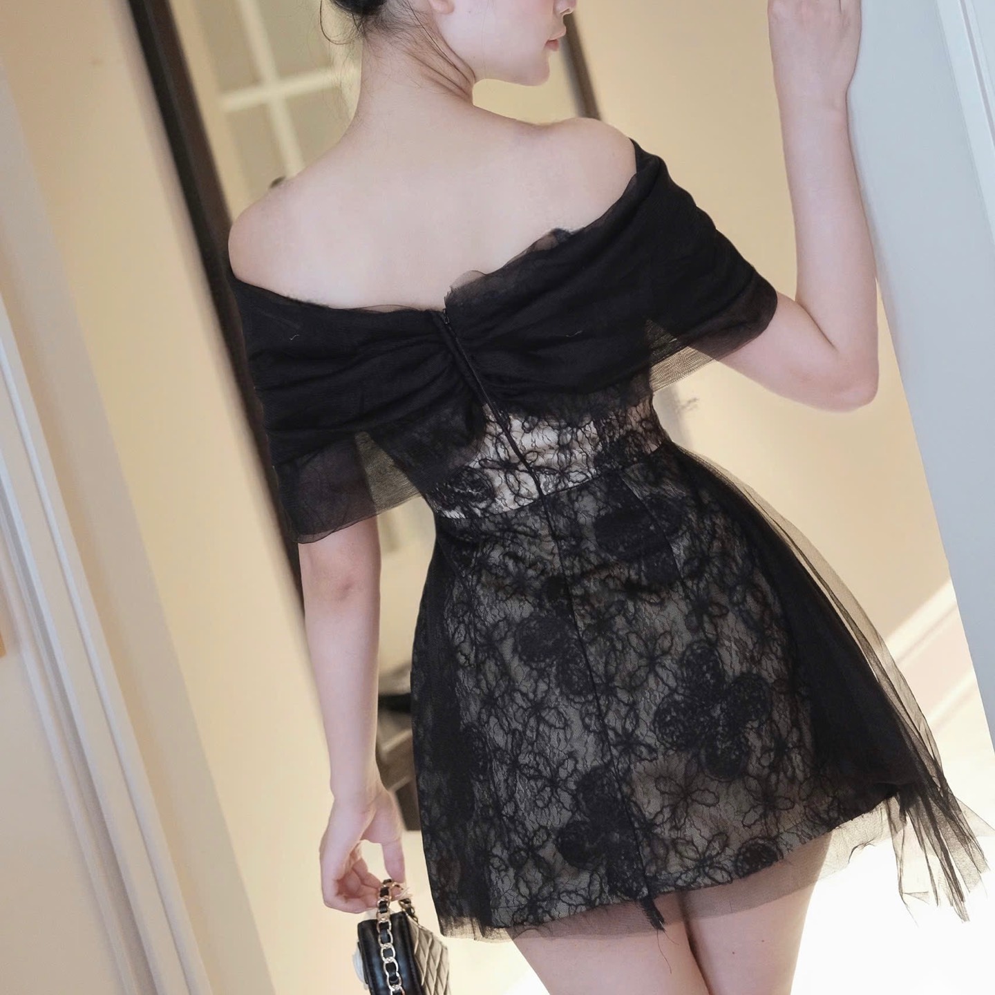 Đầm trễ vai phối voan chữ A phối ren lông