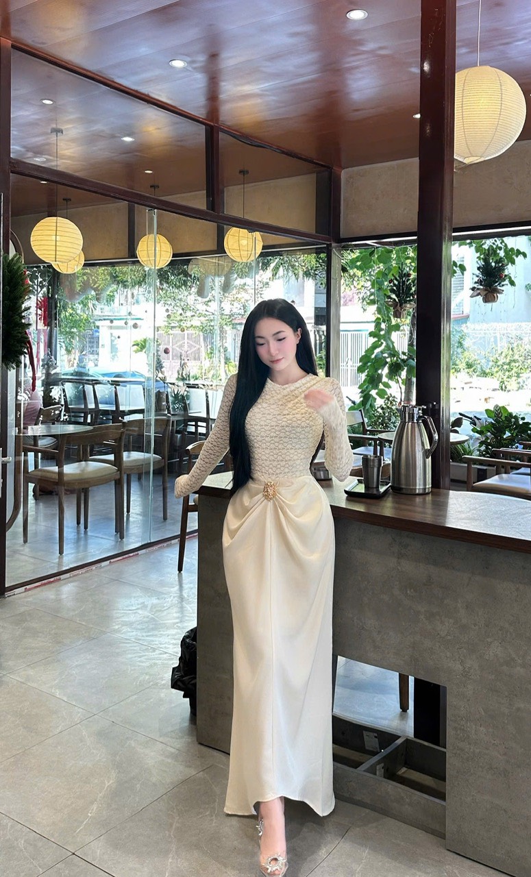 Đầm thiết kế cổ tròn dáng dài ôm body