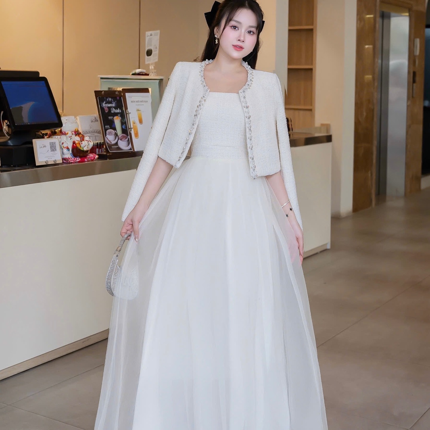 Đầm dạ 2 dây phối lưới  sang trọng kèm khoác