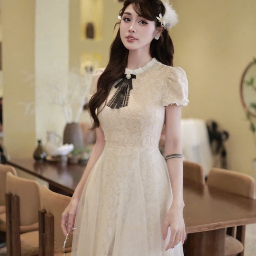 Đầm thiết kế bồng cổ tròn công chúa ren thiết kế