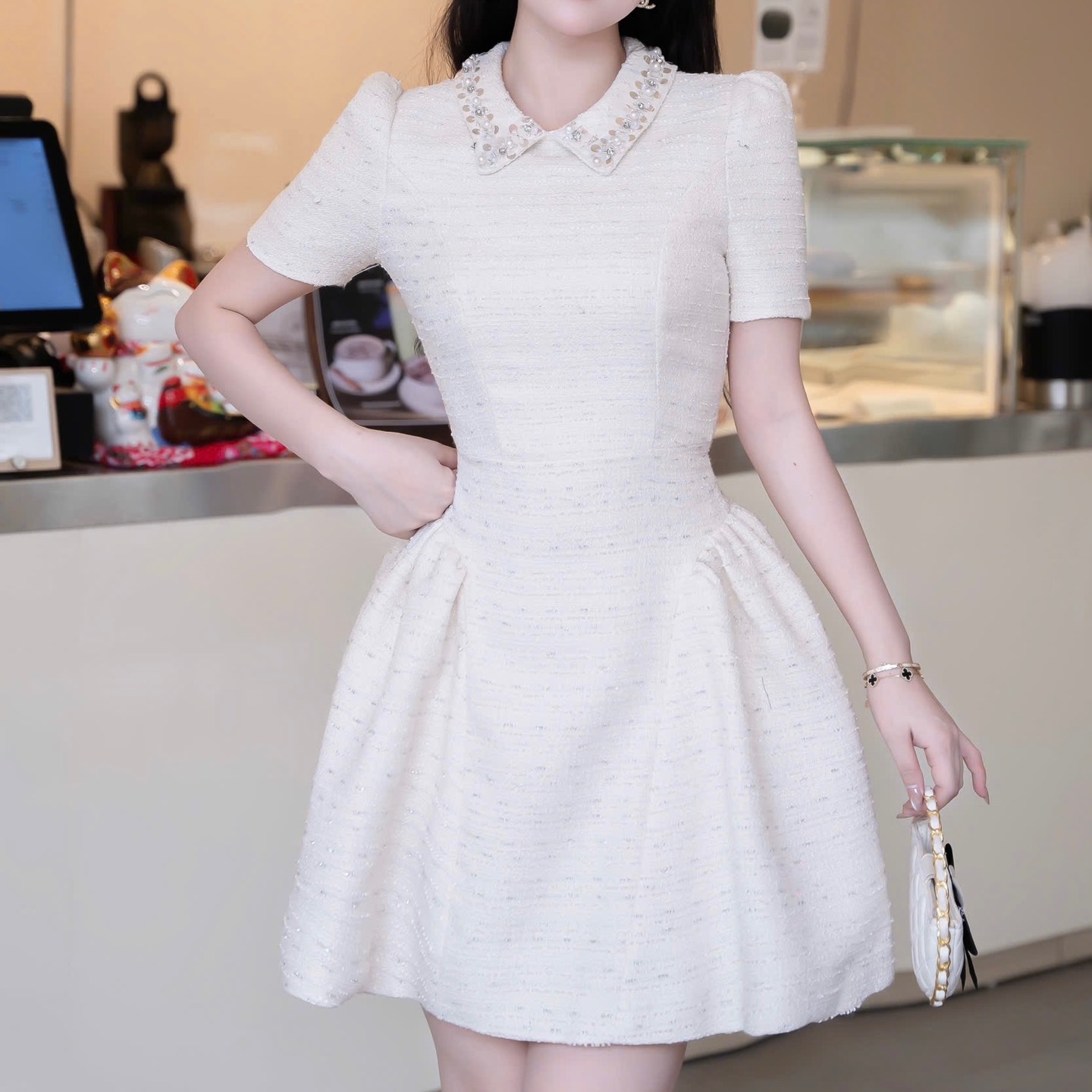 Đầm dạ cổ đá bồng xoè tay nhắn