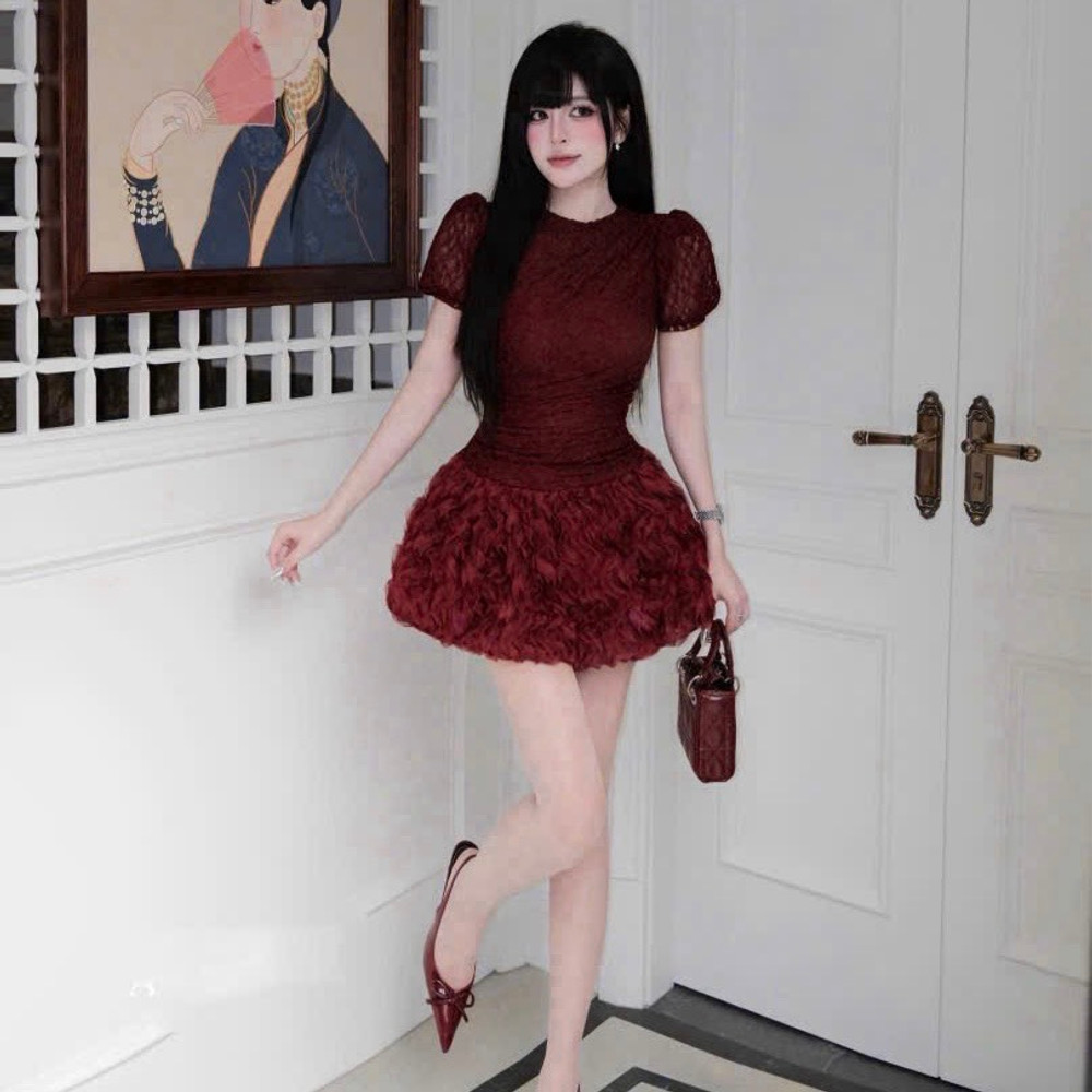 Đầm thiết kế lưới ren xoè phồng