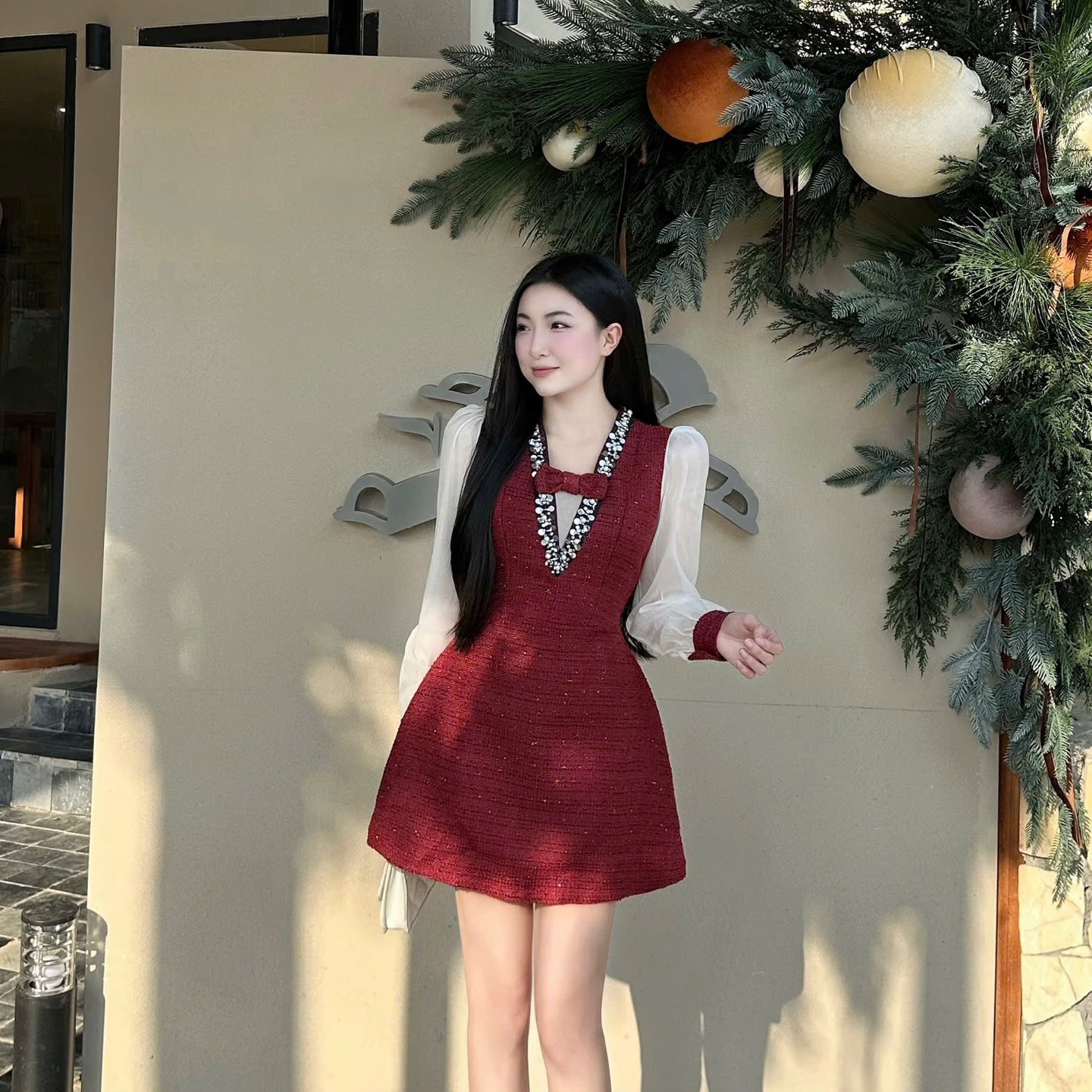 Đầm dạ cổ V phối voan đính ngọc cao cấp