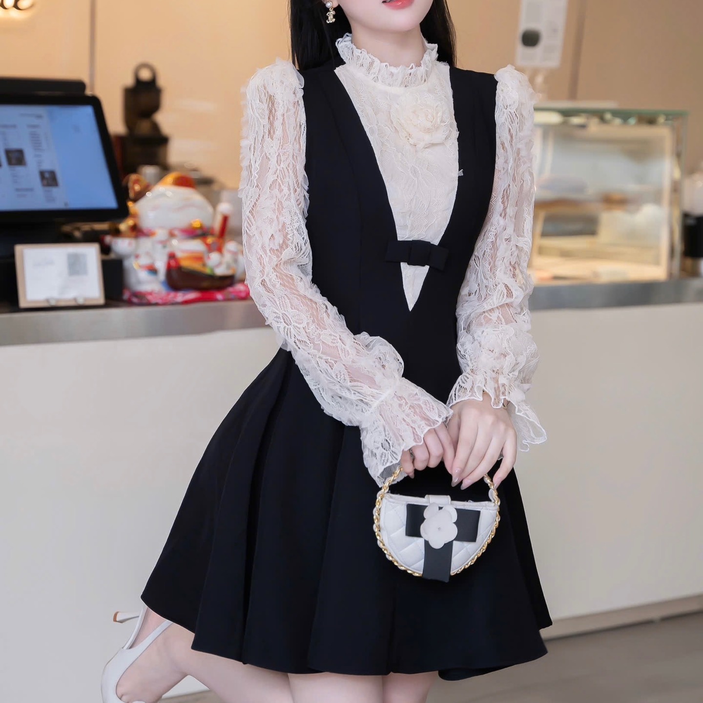 Đầm thiết kế phối ren cao cấp xoè tiểu thư