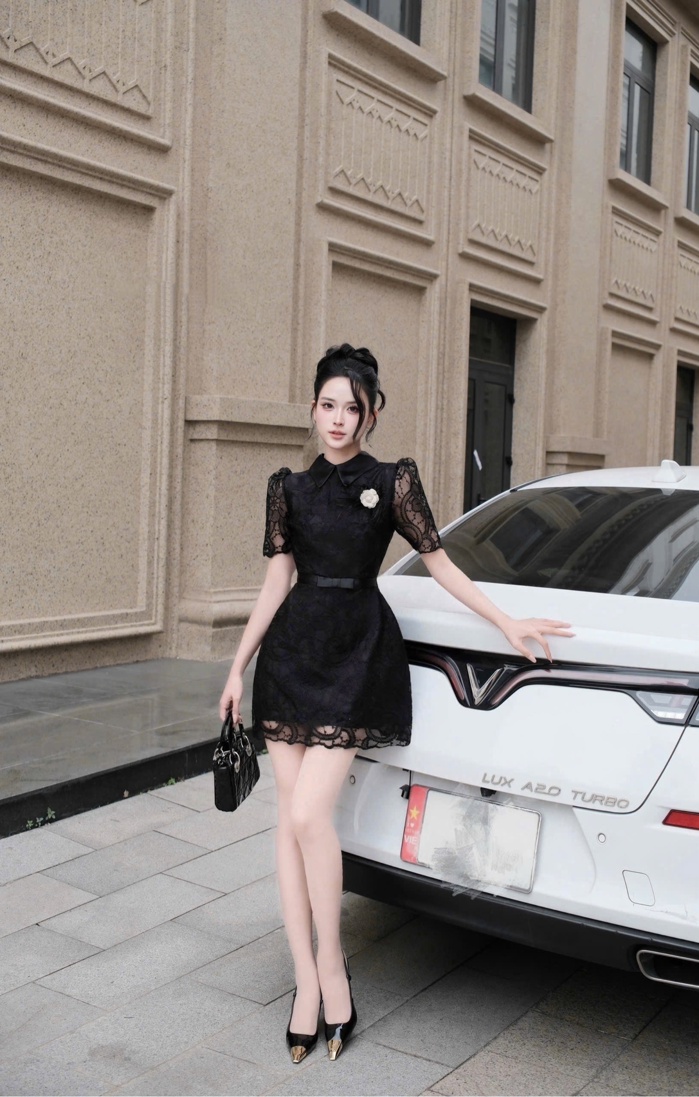 Đầm cổ sơ mi ren chân chữ A