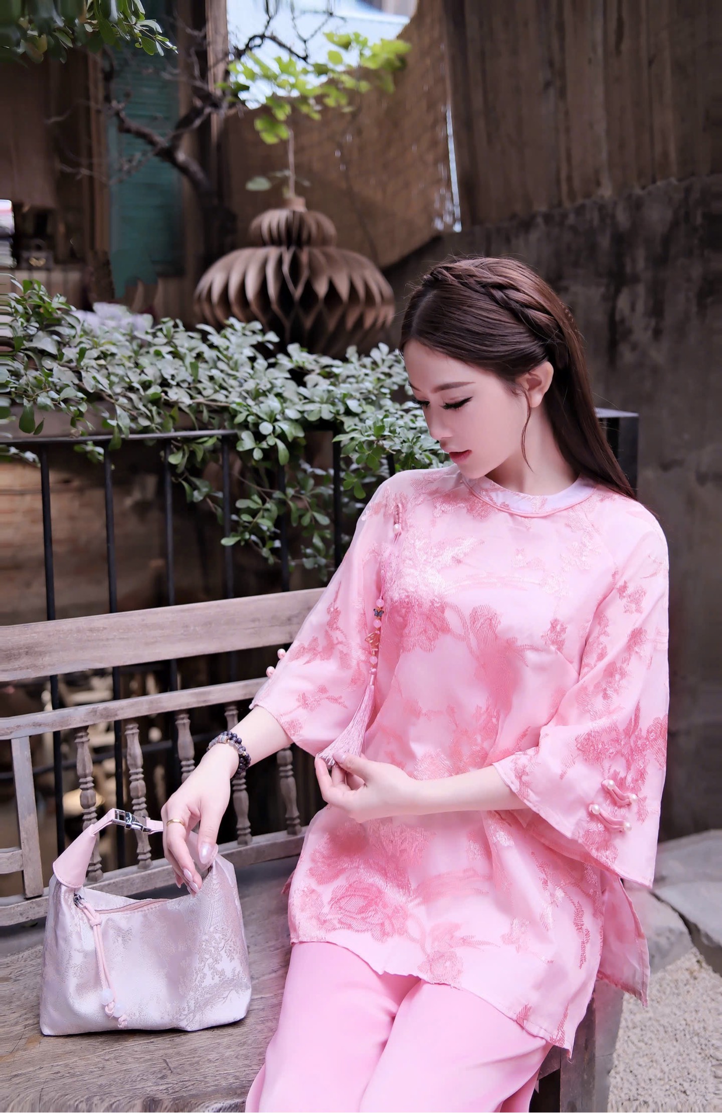Lam cổ viền tròn gấm thêu cao cấp
