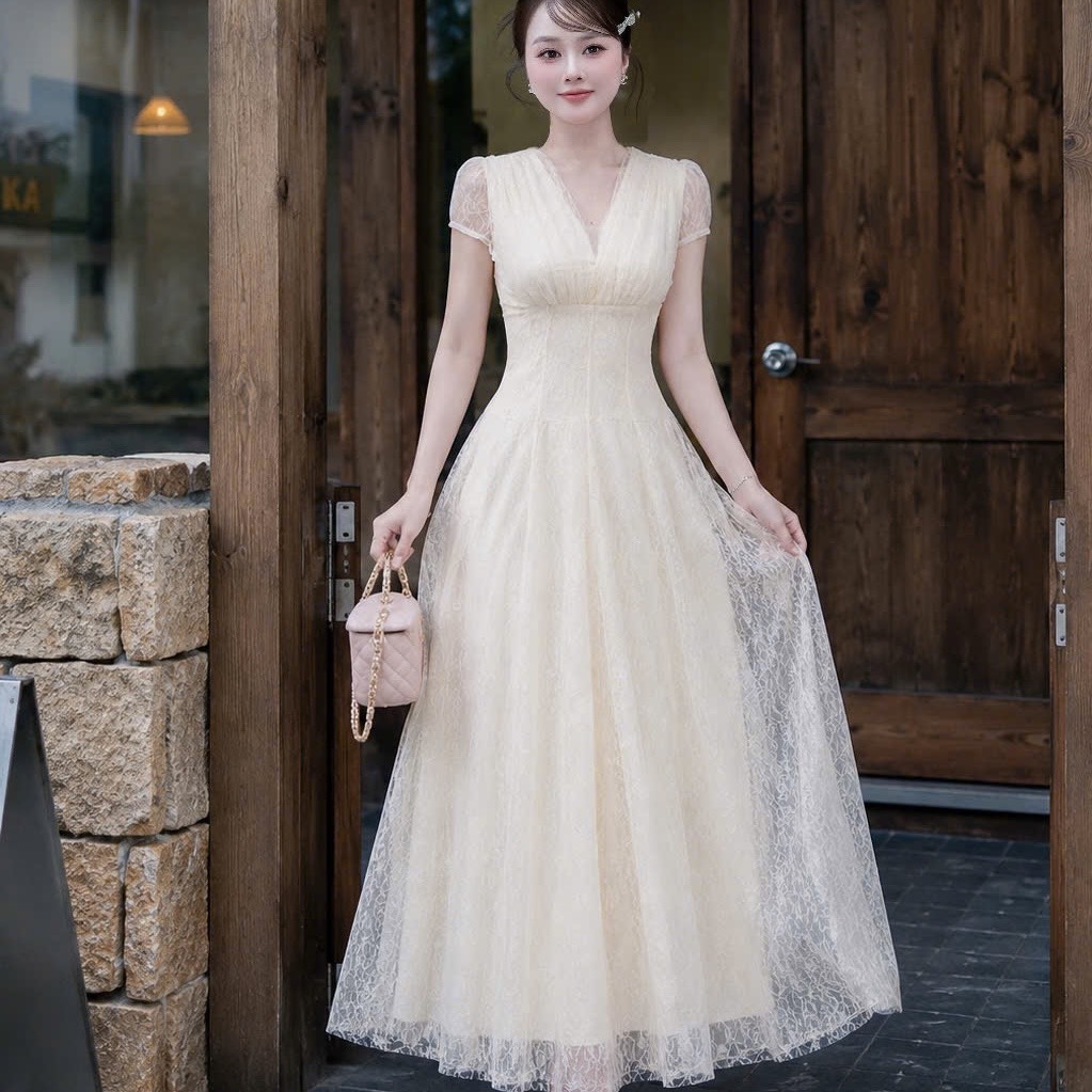 Đầm thiết kế cổ V ren nút sau lưng