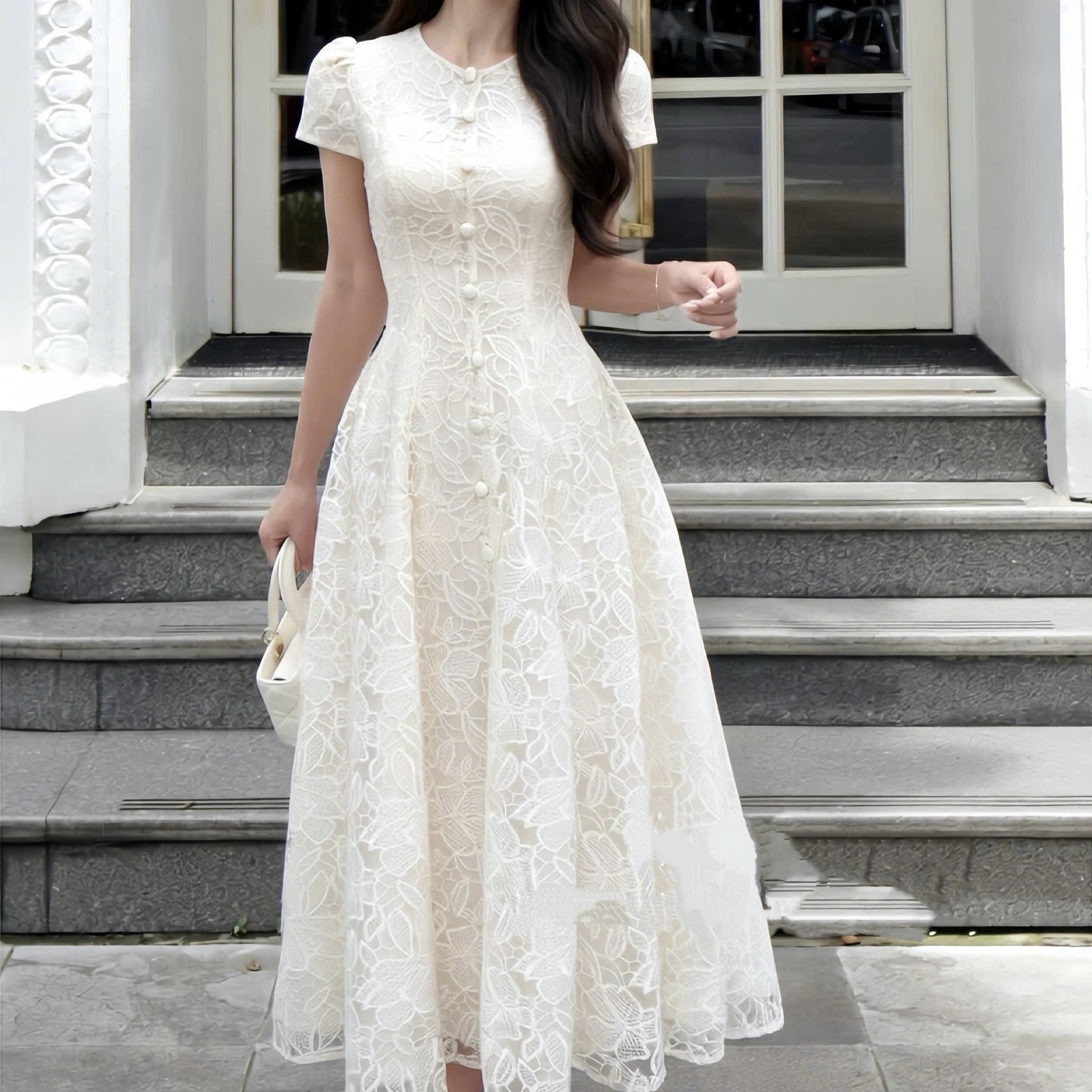 Đầm thiết kế cổ tròn ren nút bọc dáng dài