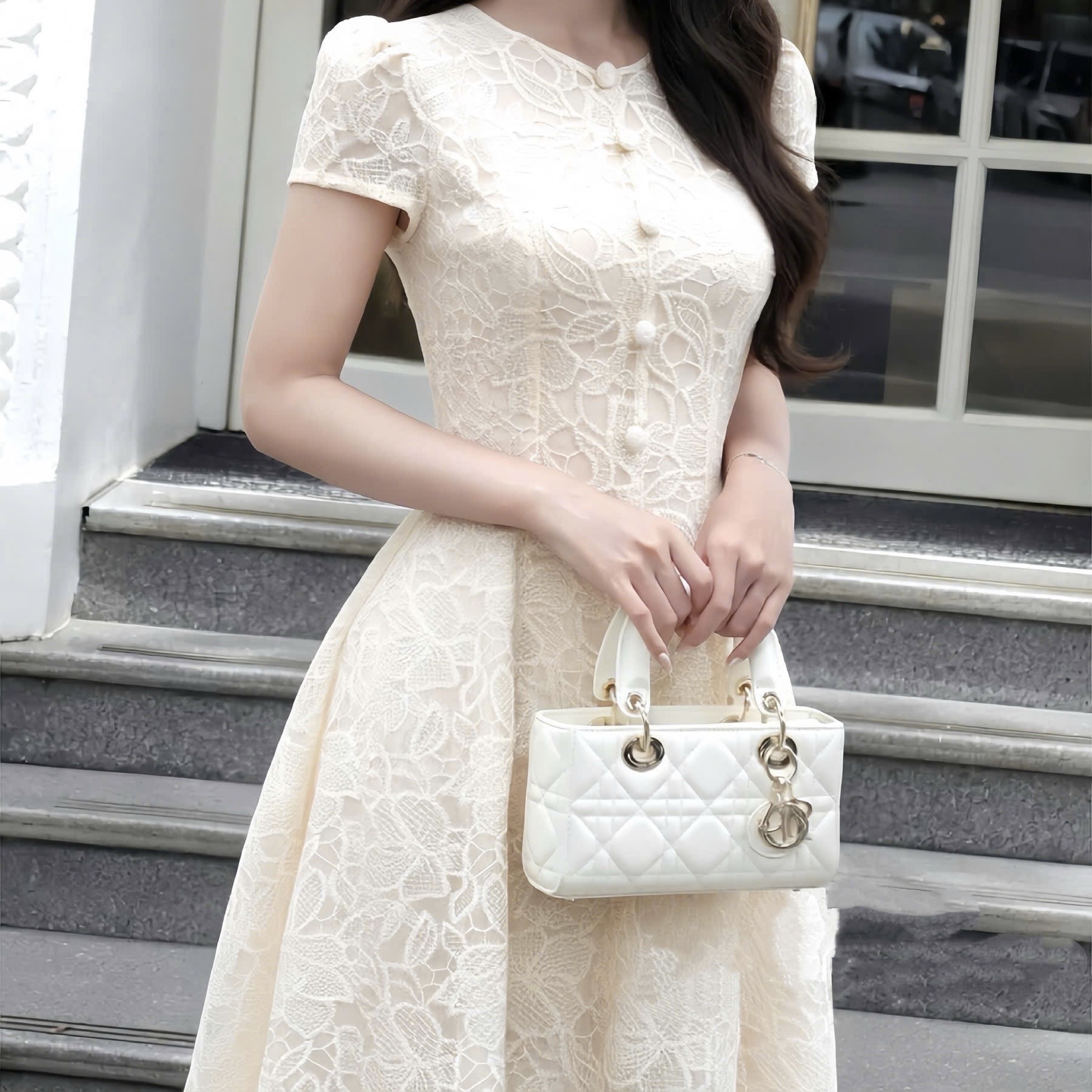 Đầm thiết kế cổ tròn ren nút bọc dáng dài
