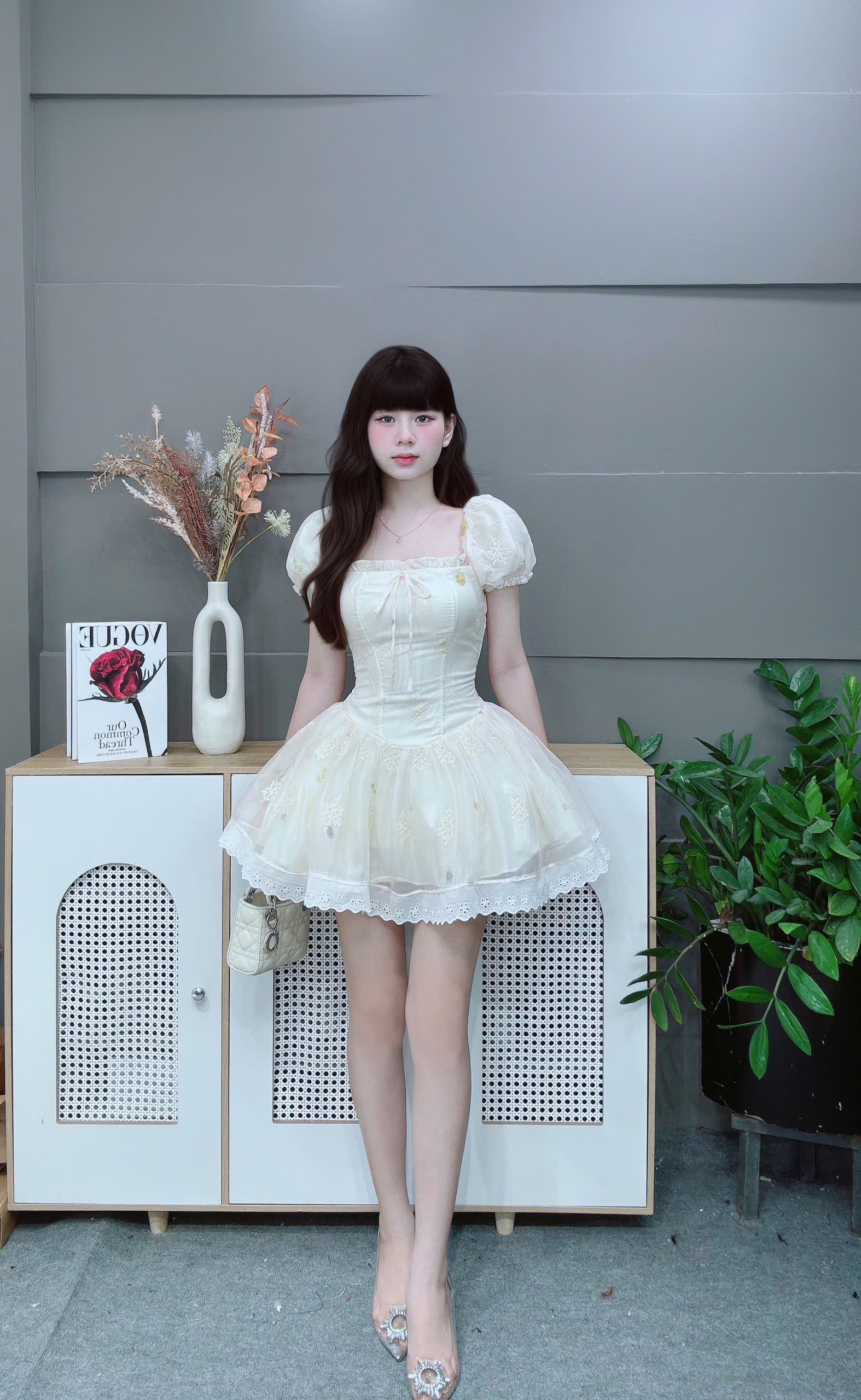 Đầm ngắn cổ vuông hoa nhí 2 sọc dọc eo phối ren