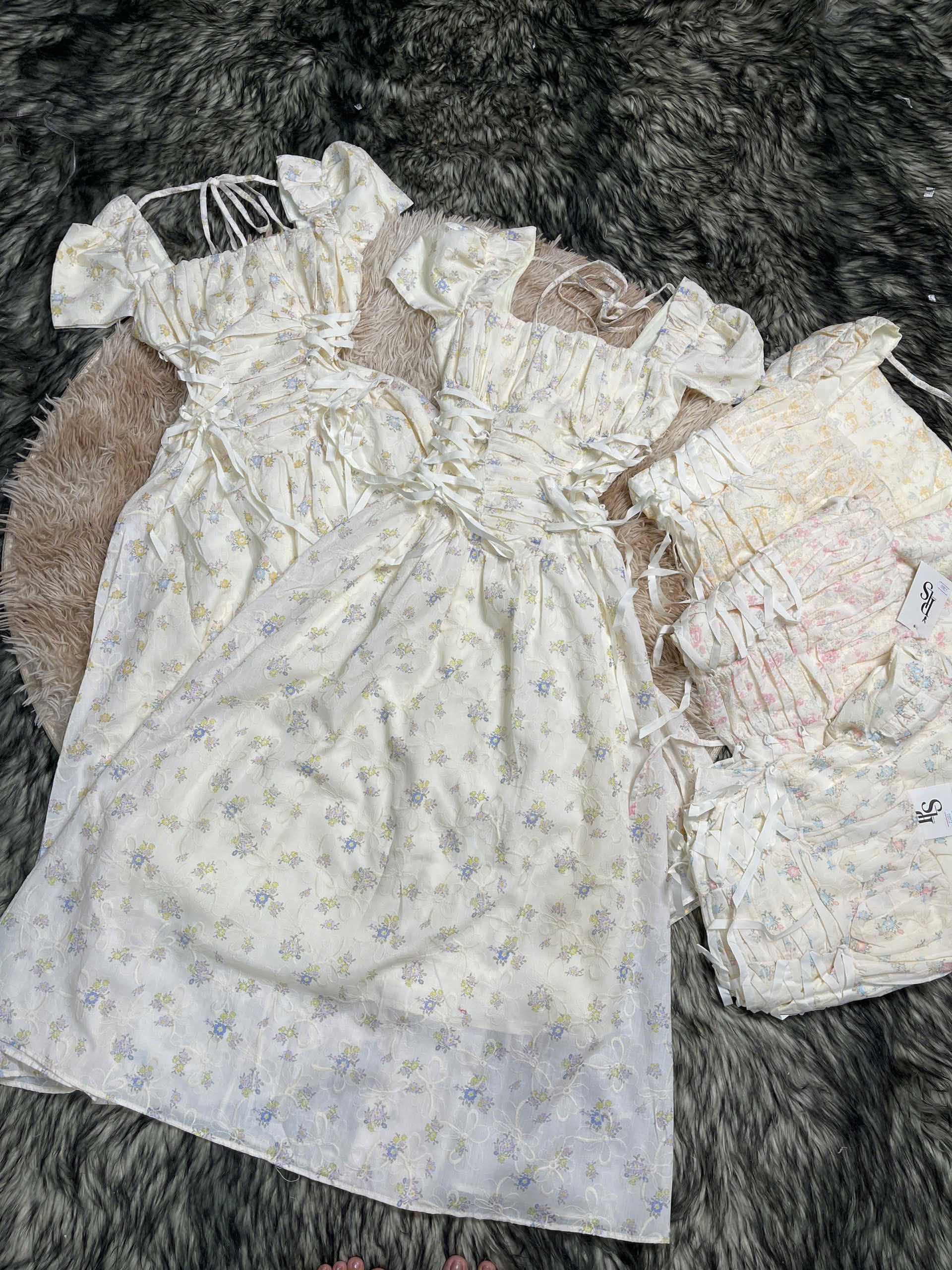 Đầm dài cổ bèo hoa nhí đan 2 bên eo