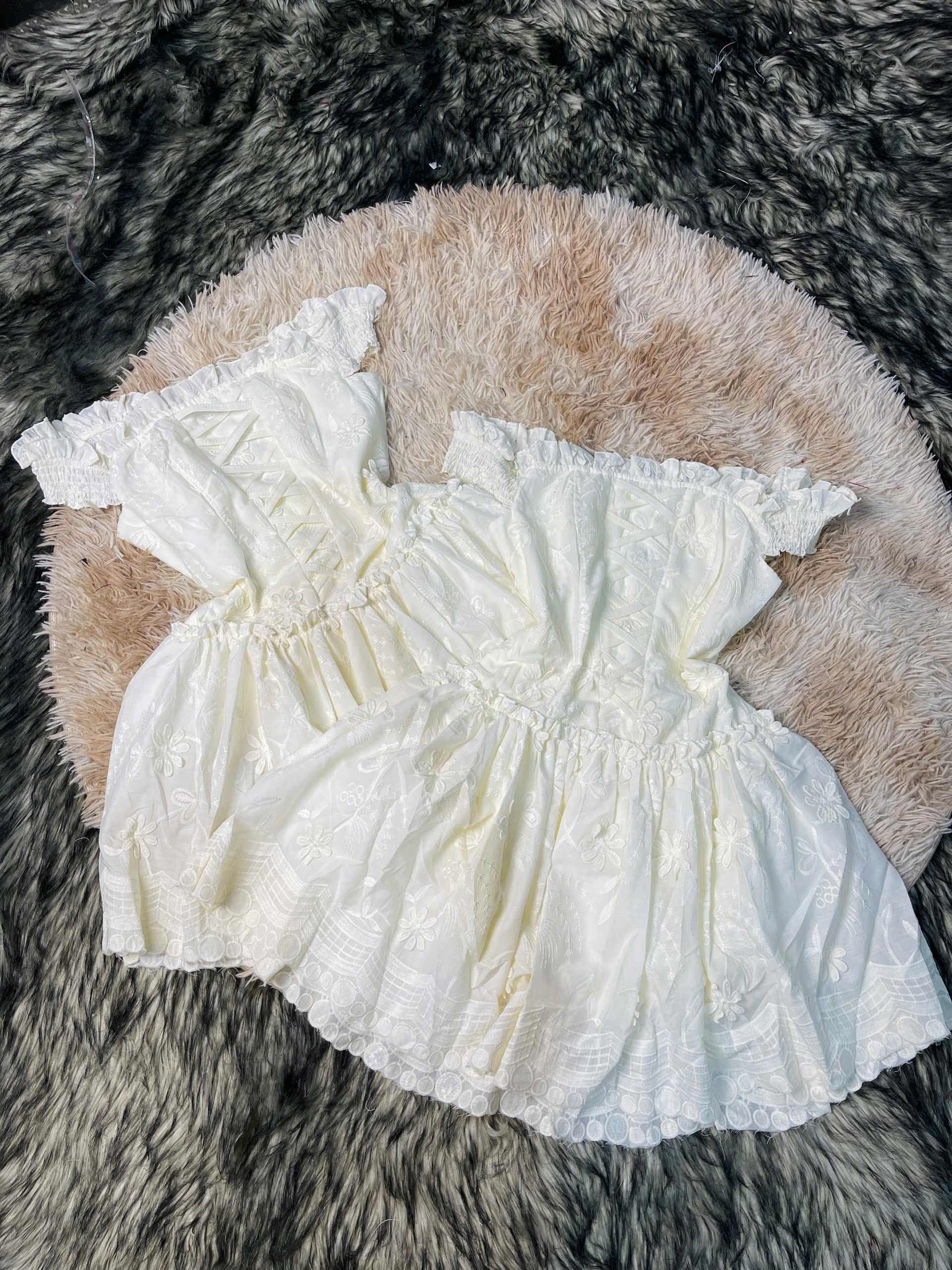 Đầm ngắn cổ bèo đan nhỏ dọc eo